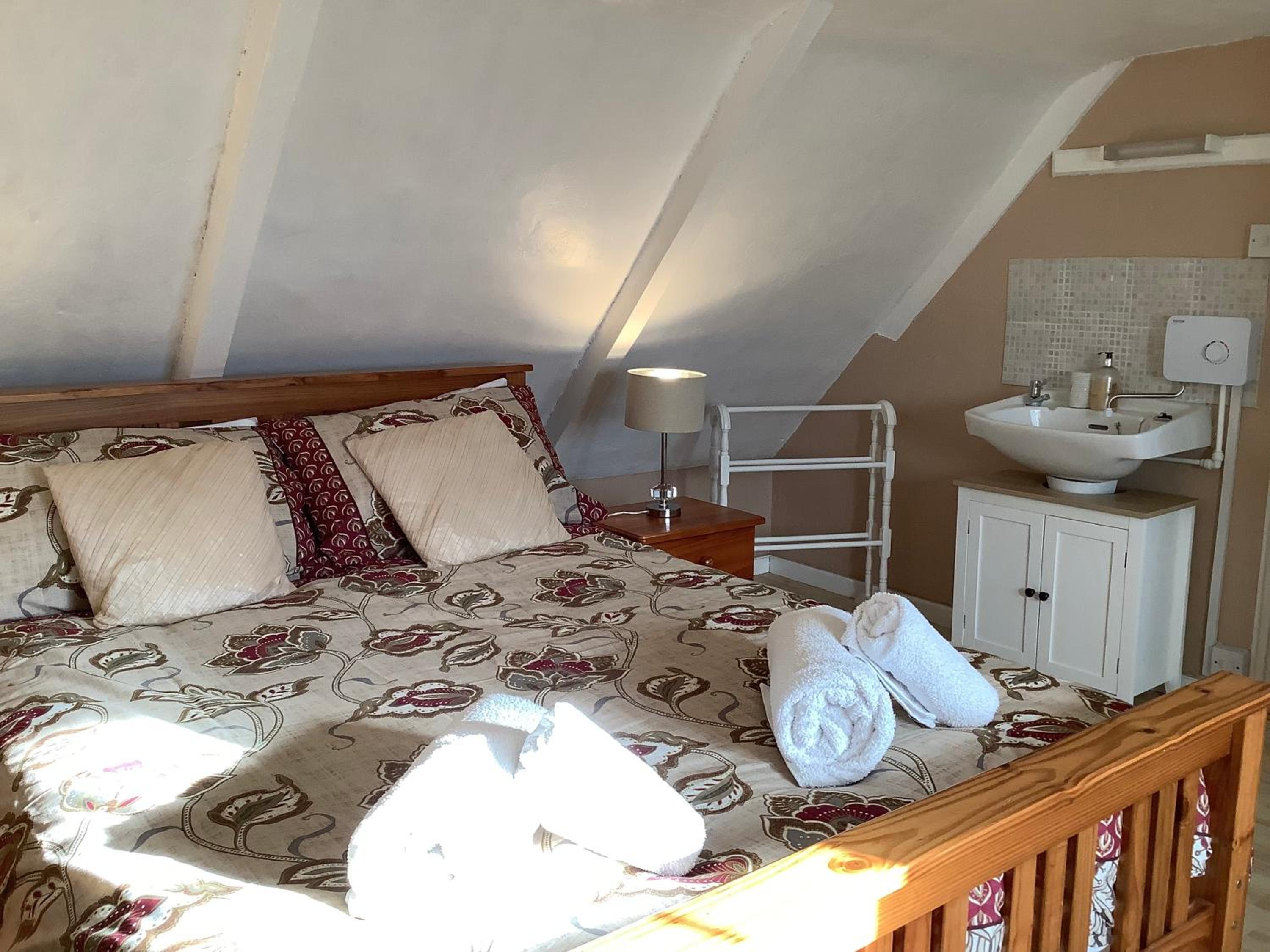 Double Room with Shared Bathroom photo 3