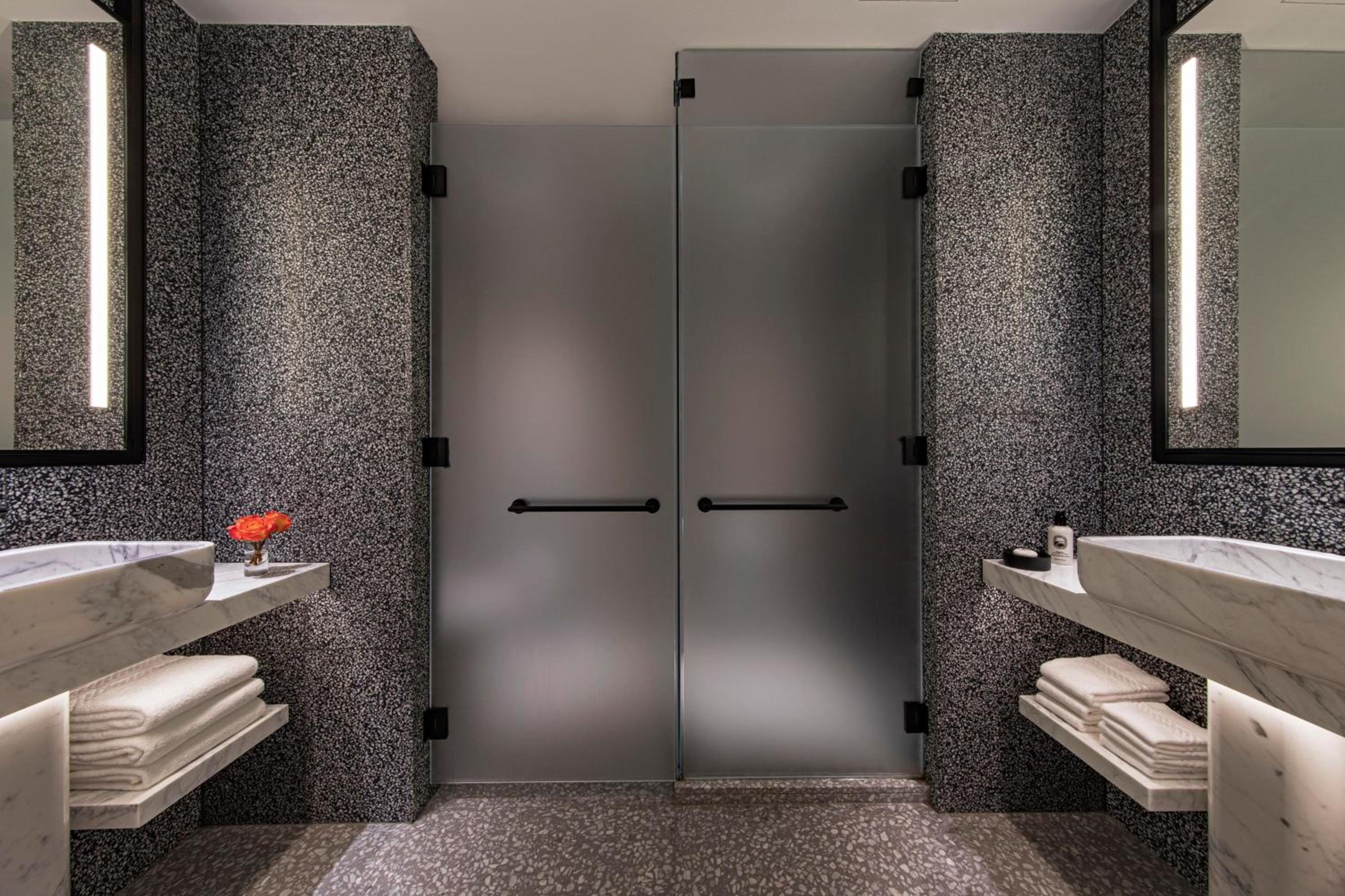 Empire State Double Room with Two Double Beds - High Floor thumbnail 6