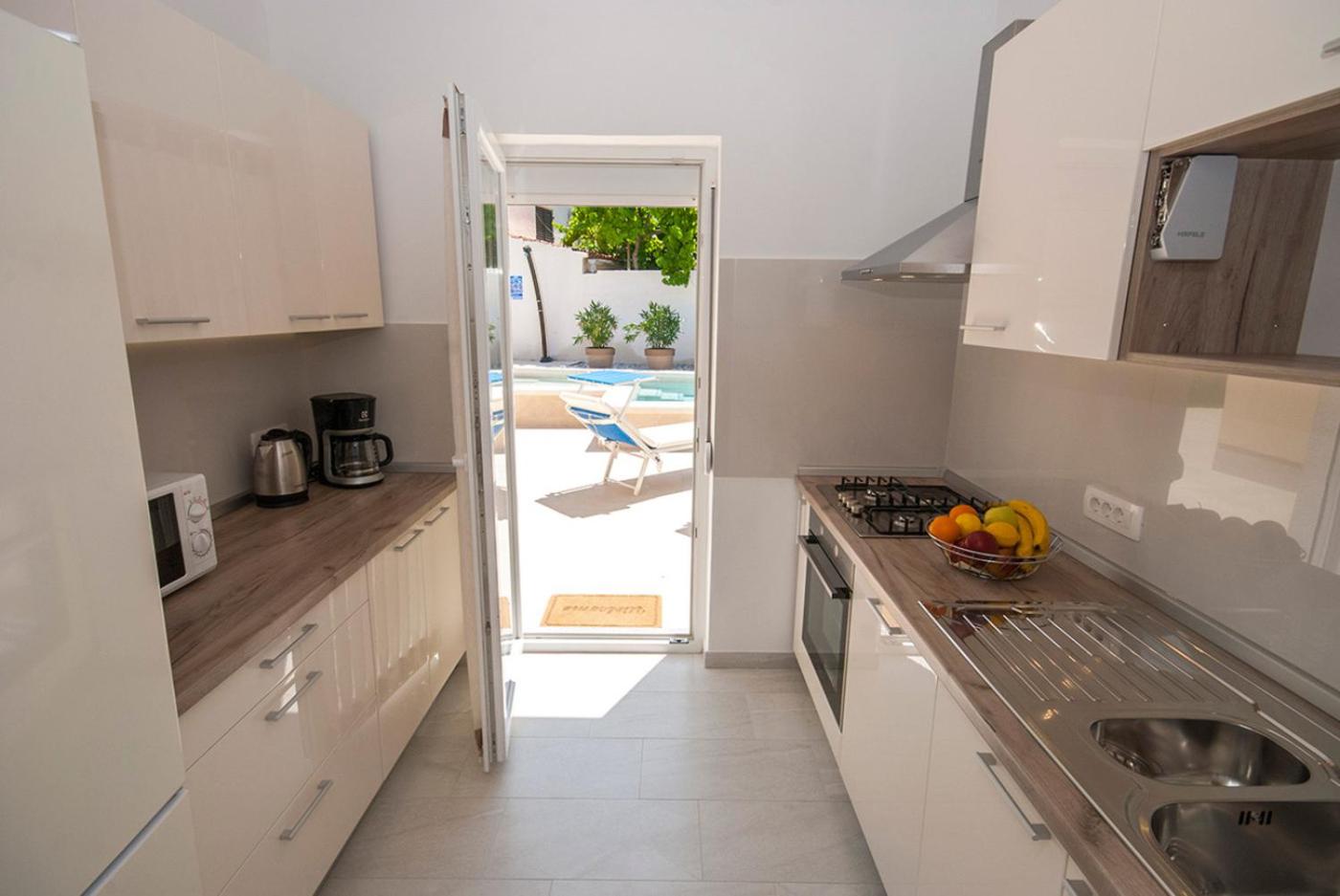 Villa photo 2