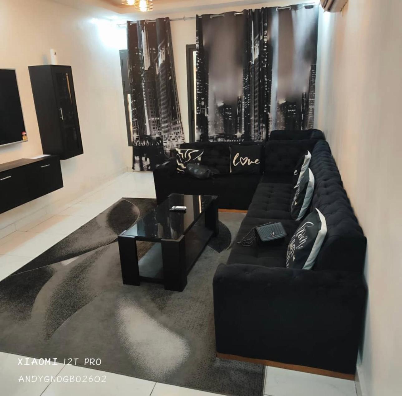 Apartment photo 2