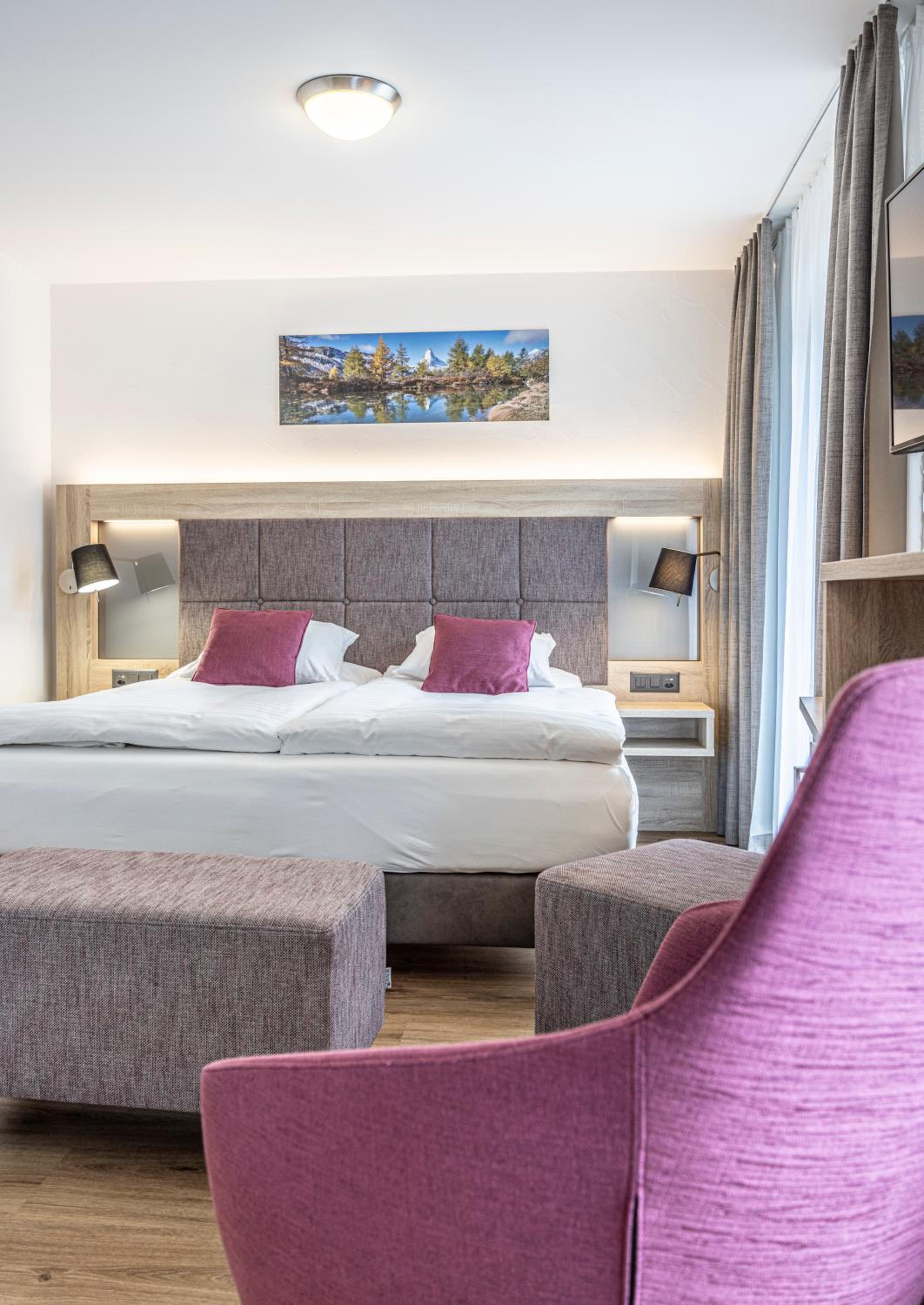 Superior Double Room with Matterhorn view - Photo 2
