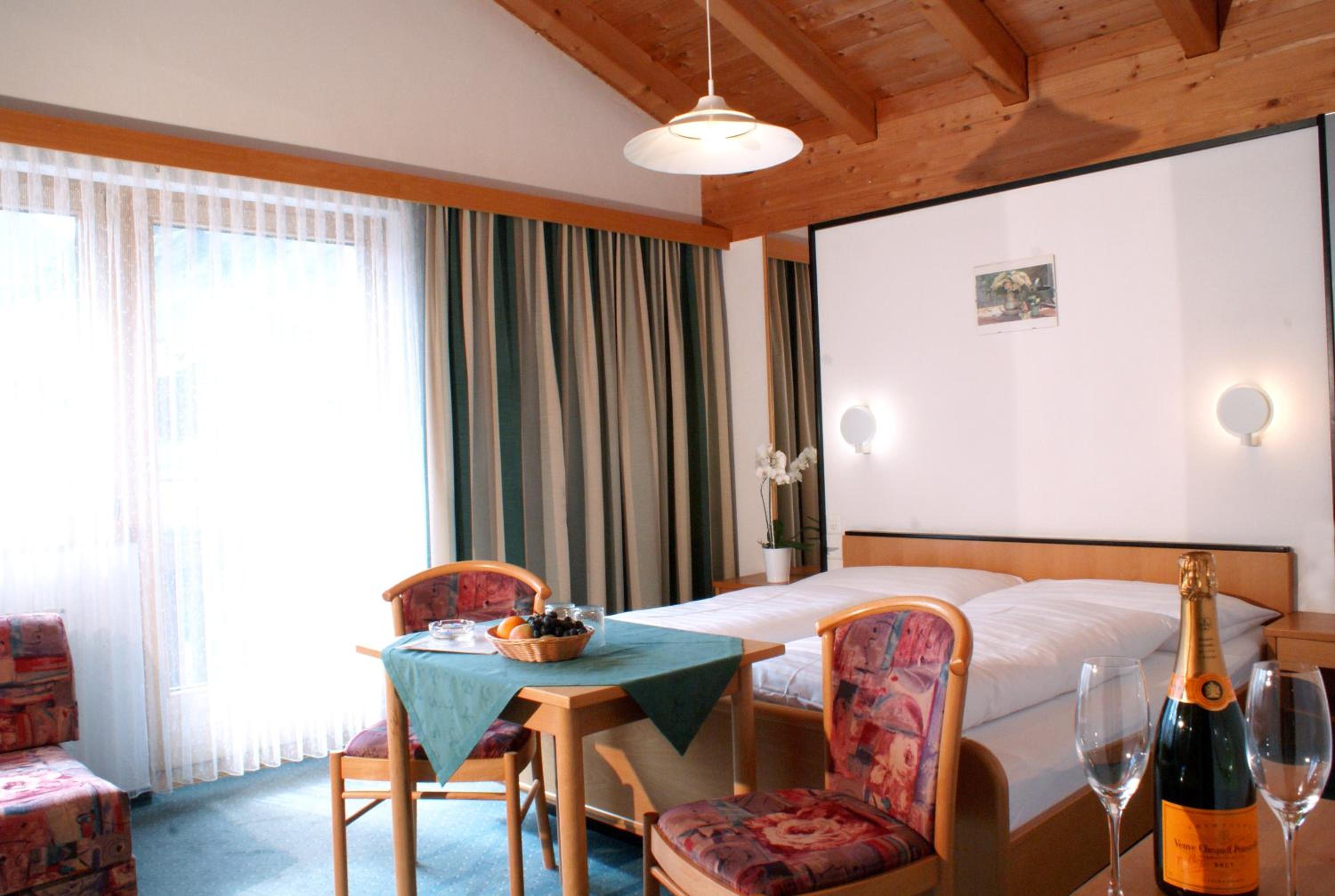 Double Room with Balcony - Photo 9