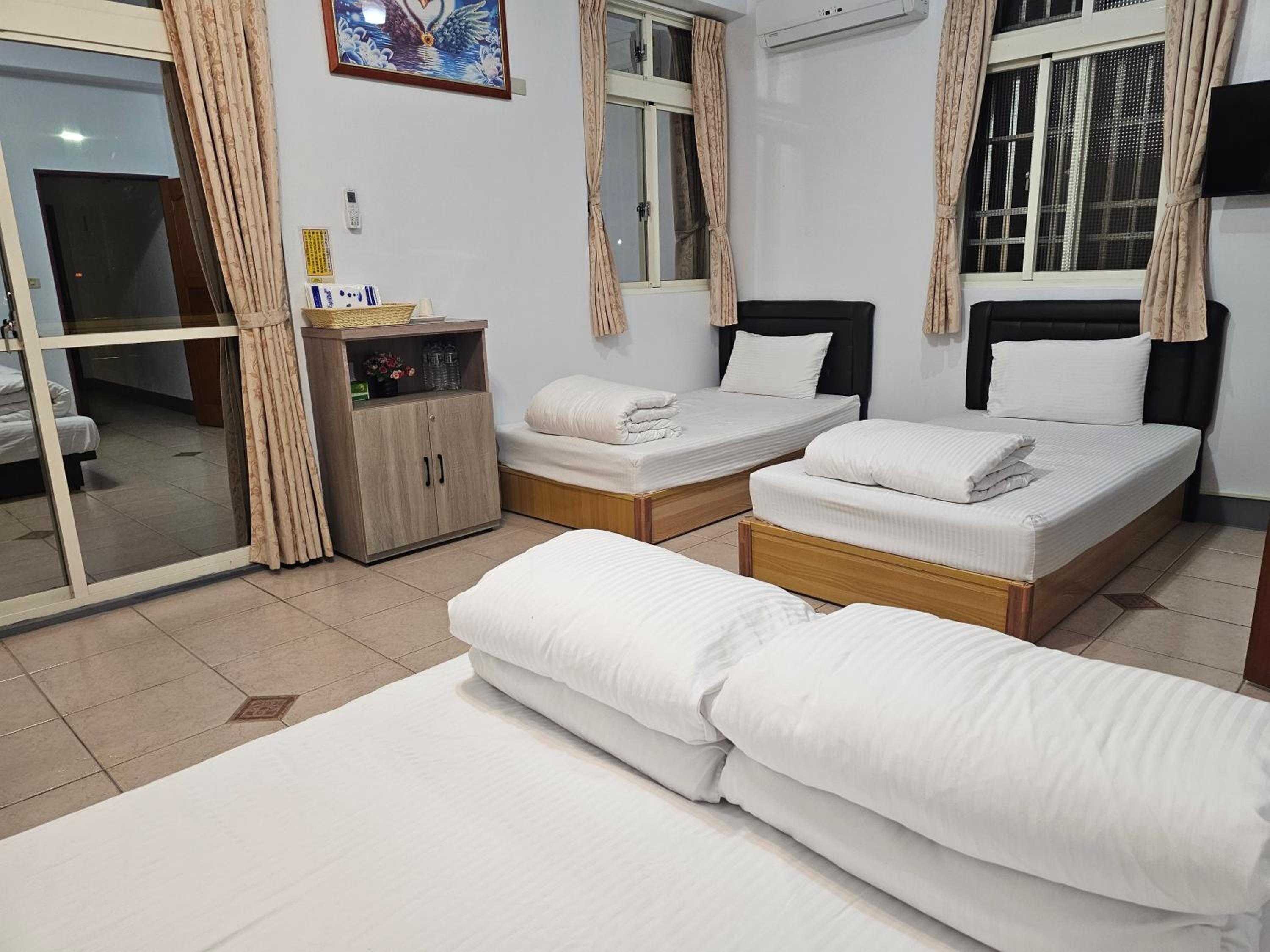 Quadruple Room with Balcony photo 3