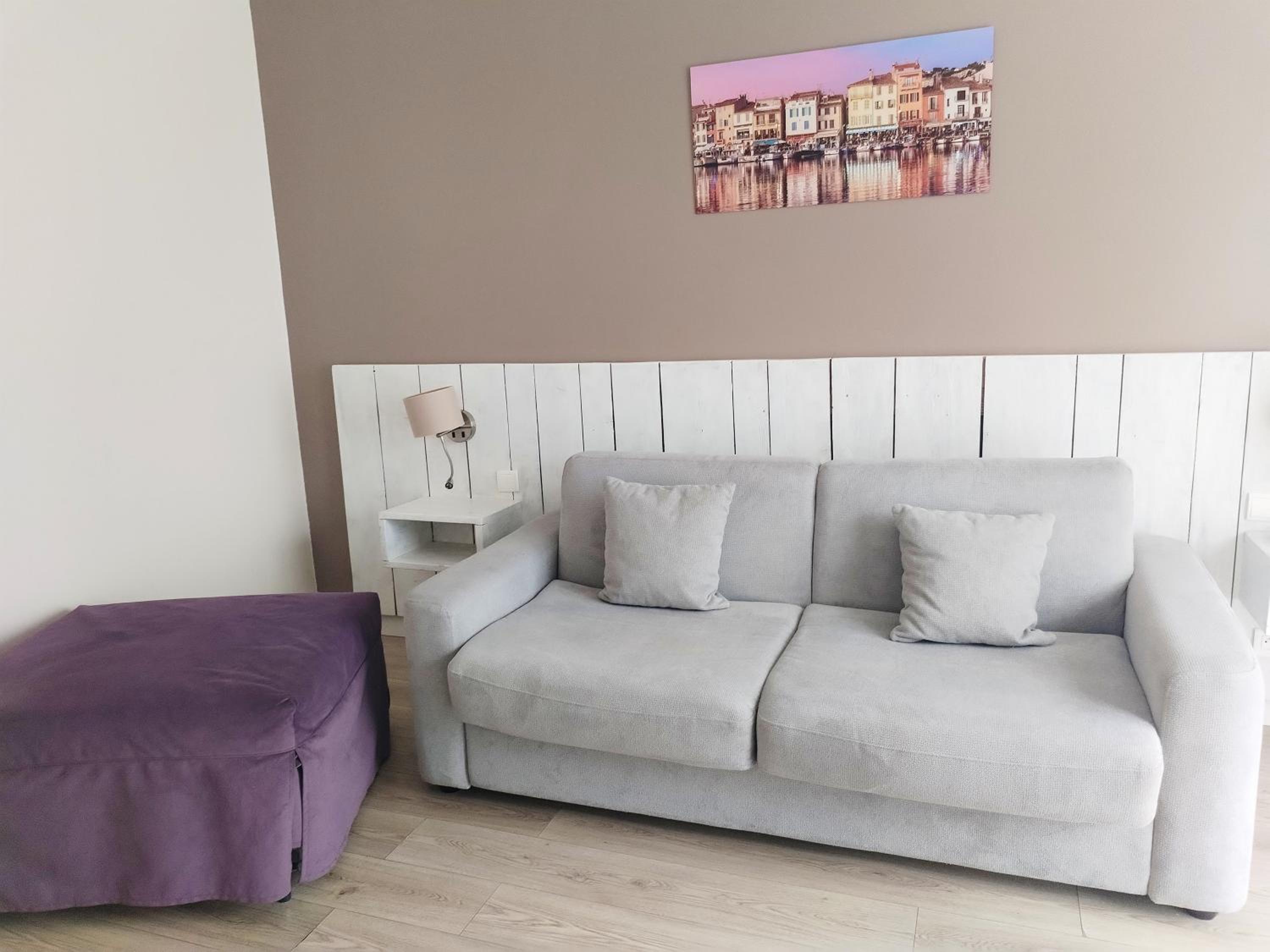 Junior Queen Suite with Balcony  - Photo 4
