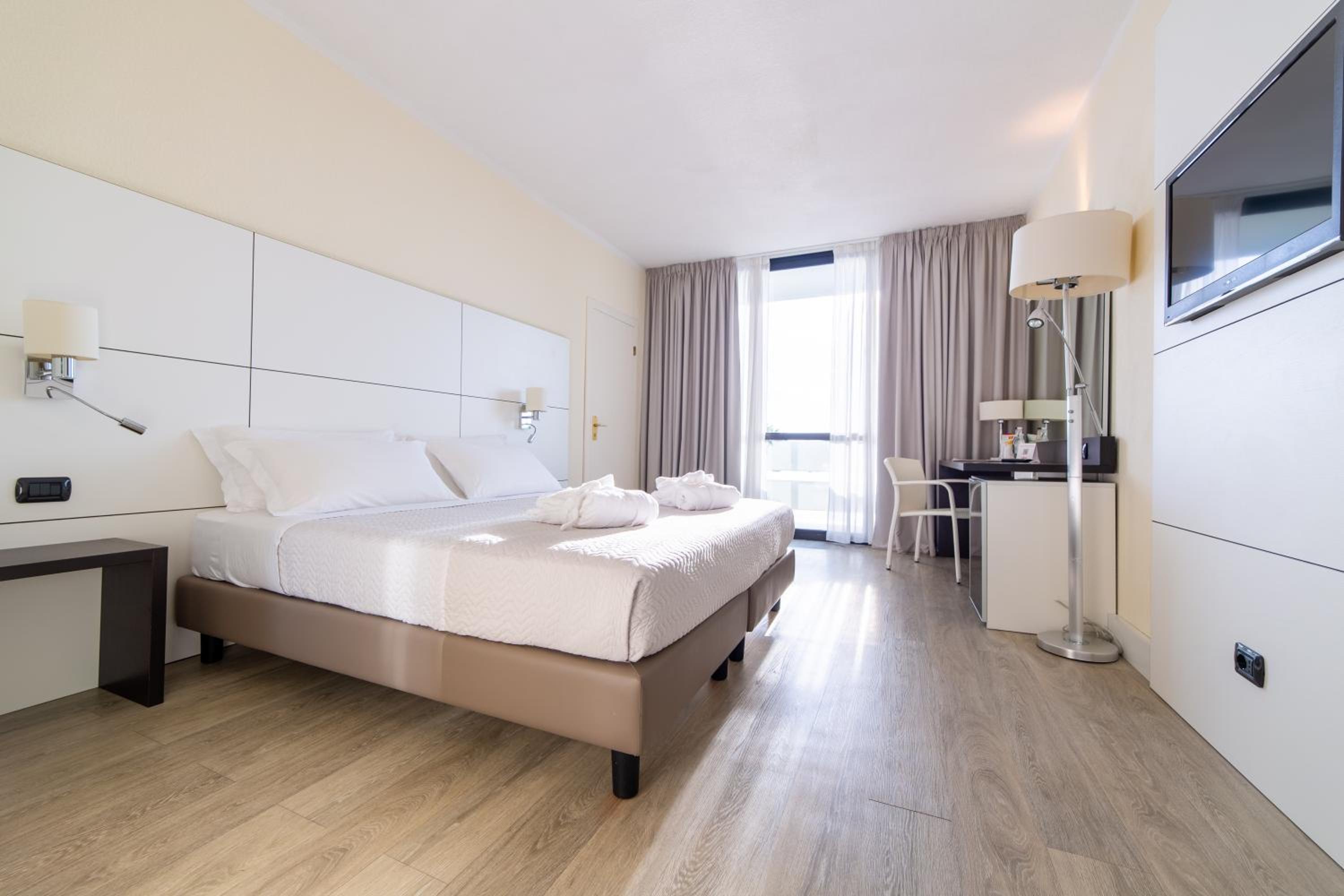 Standard Double Room - Photo 1