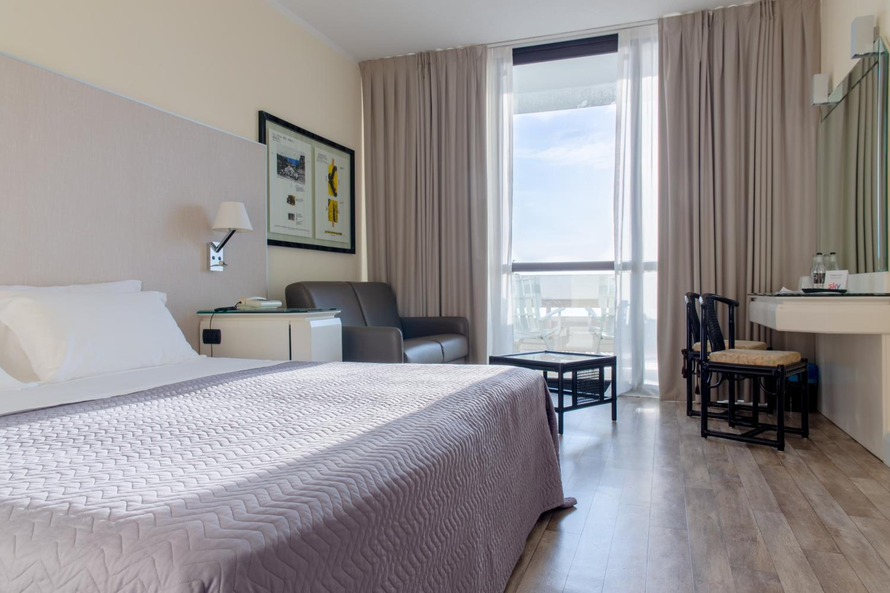 Standard Double Room - Photo 5