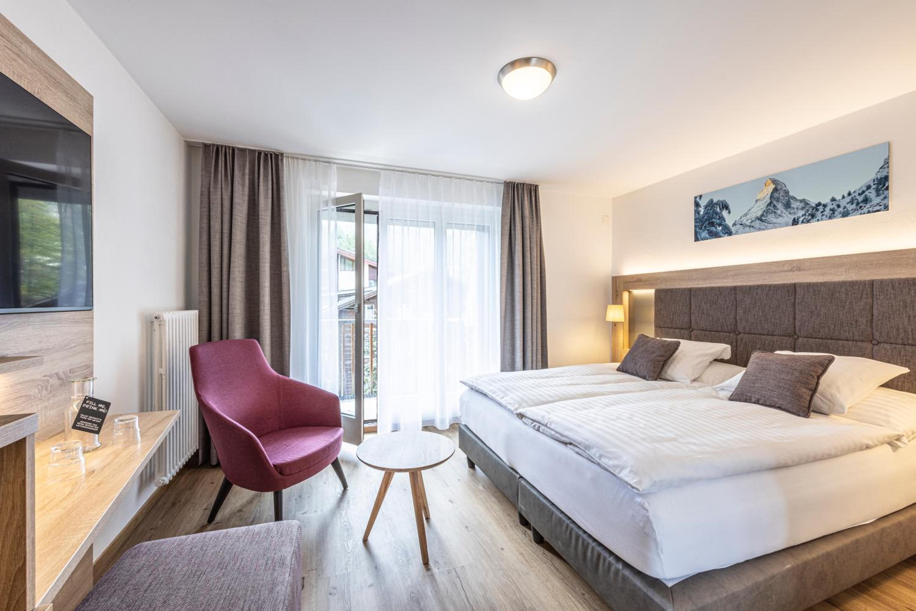 Double Room with Matterhorn View - Photo 1