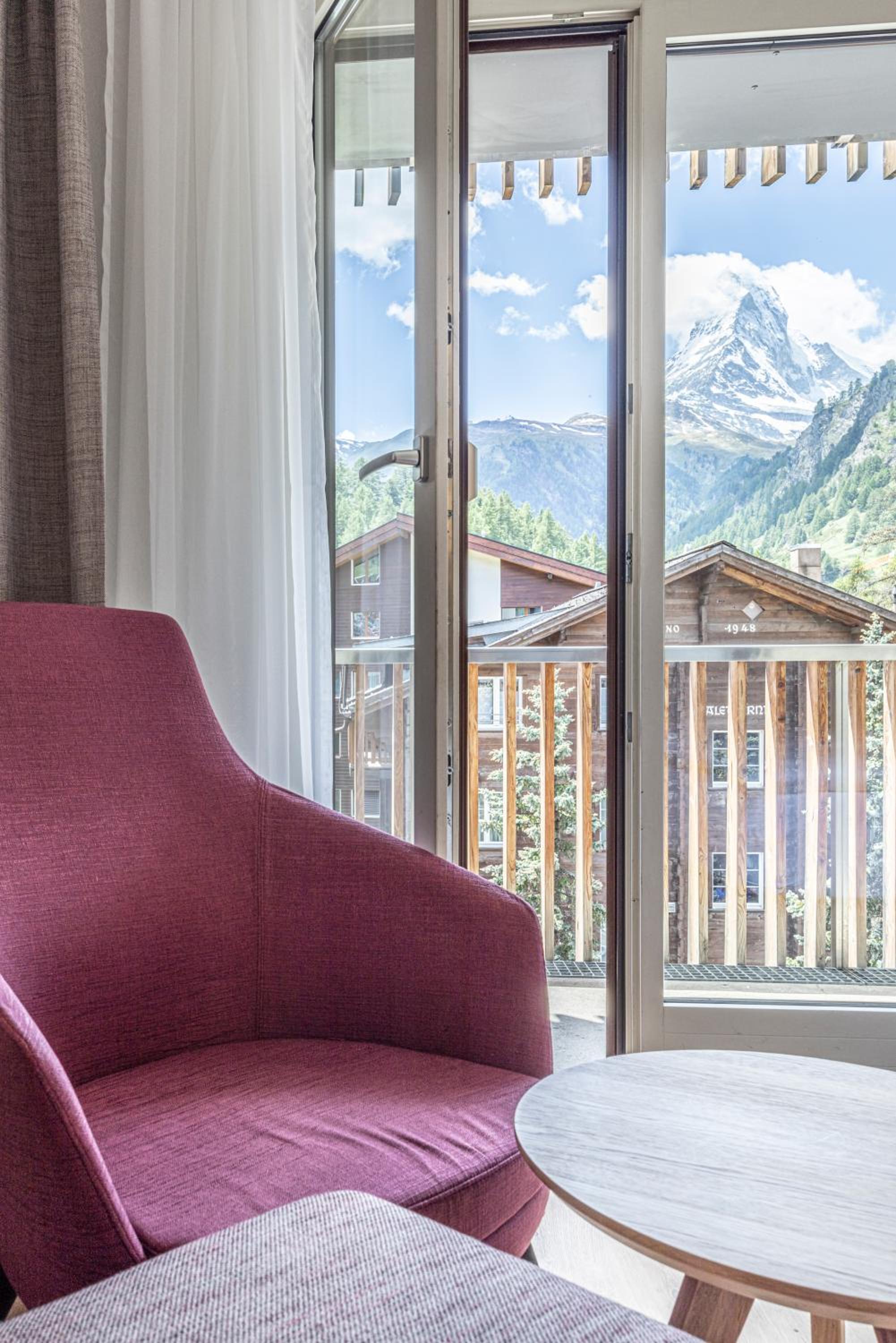 Double Room with Matterhorn View - Photo 12
