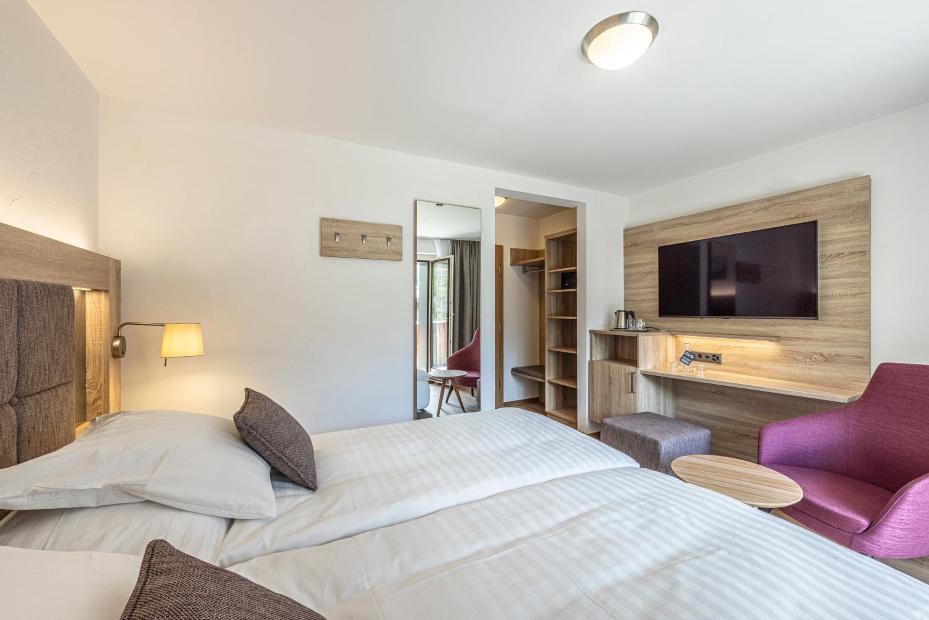 Double Room with Matterhorn View - Photo 6