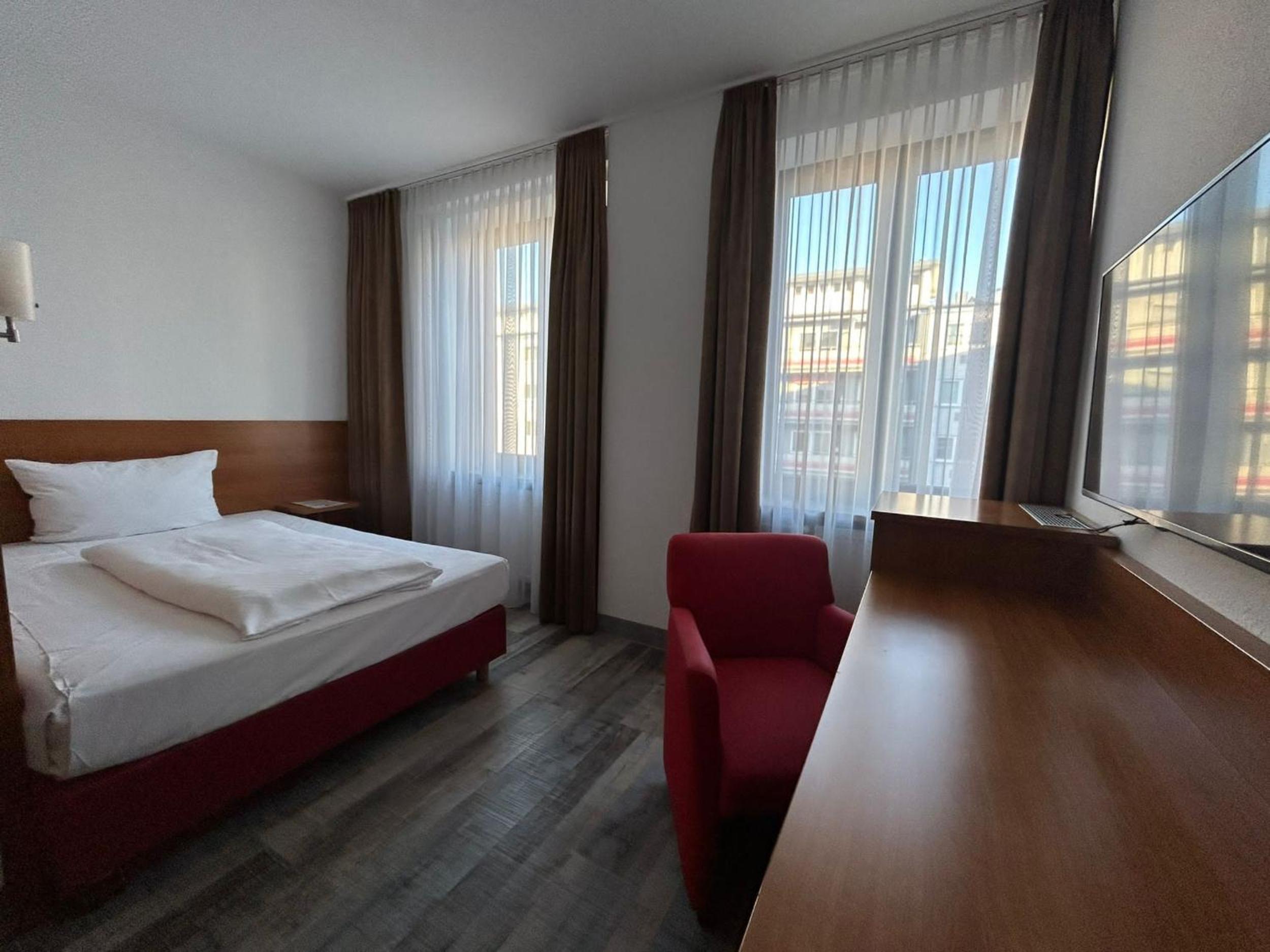 Double Room - Photo 9