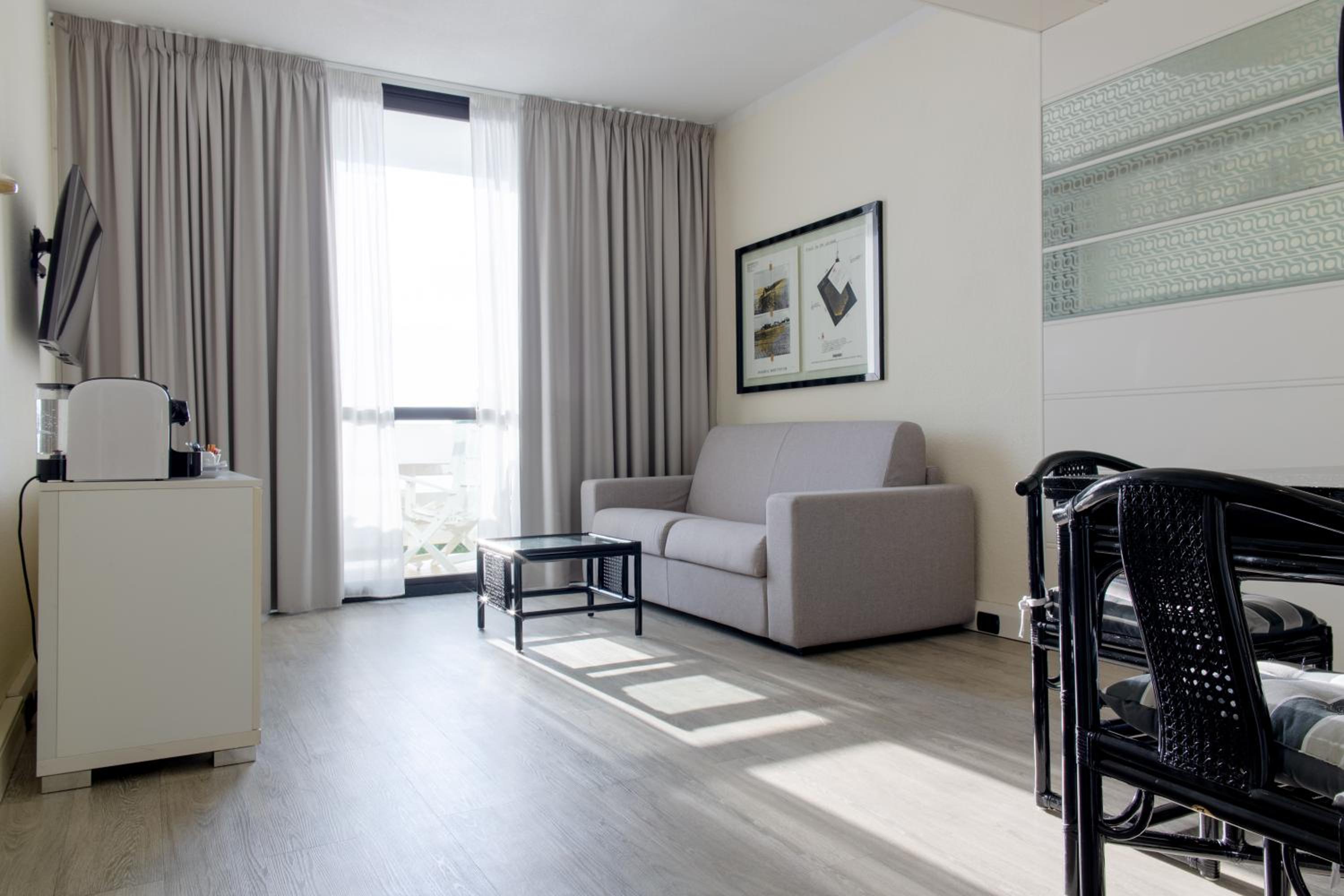 Suite - Photo 6