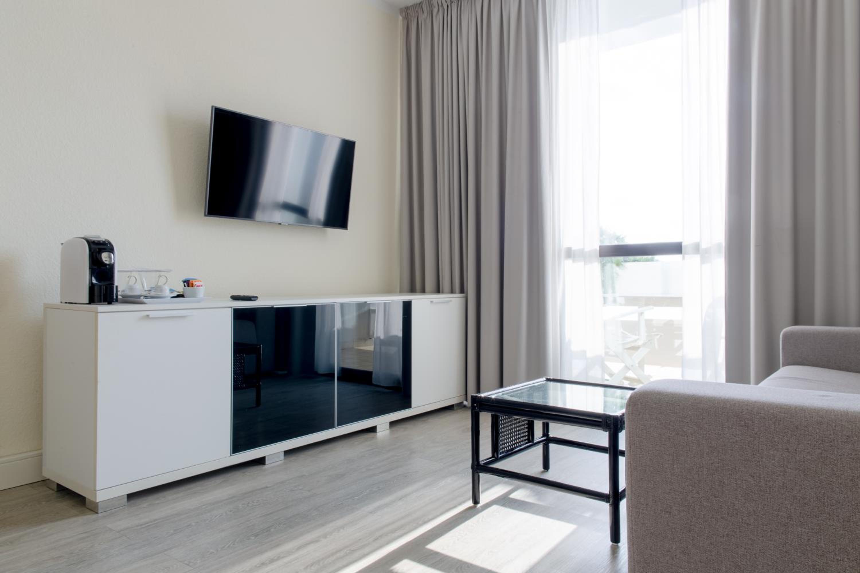 Suite - Photo 3