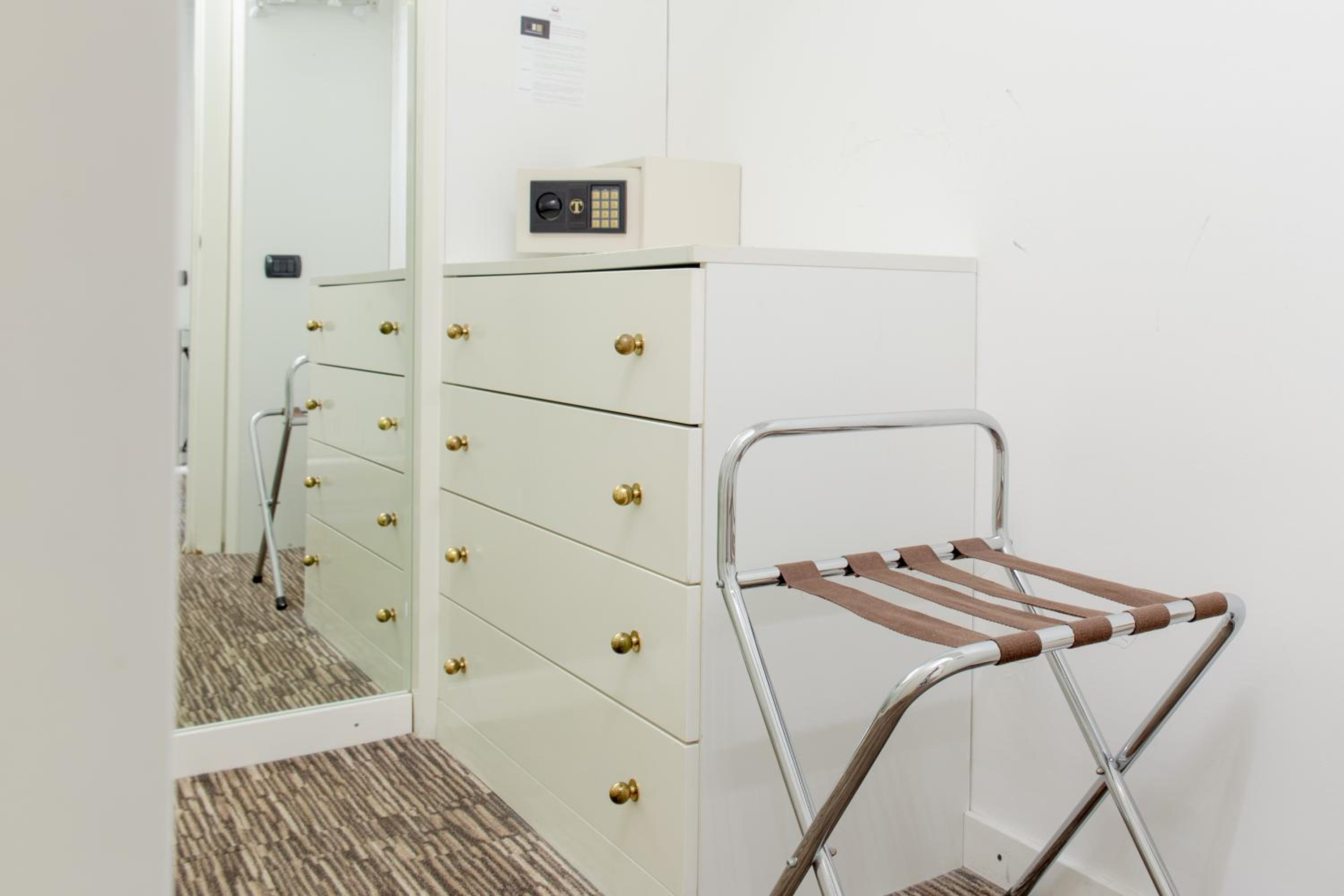 Suite - Photo 8