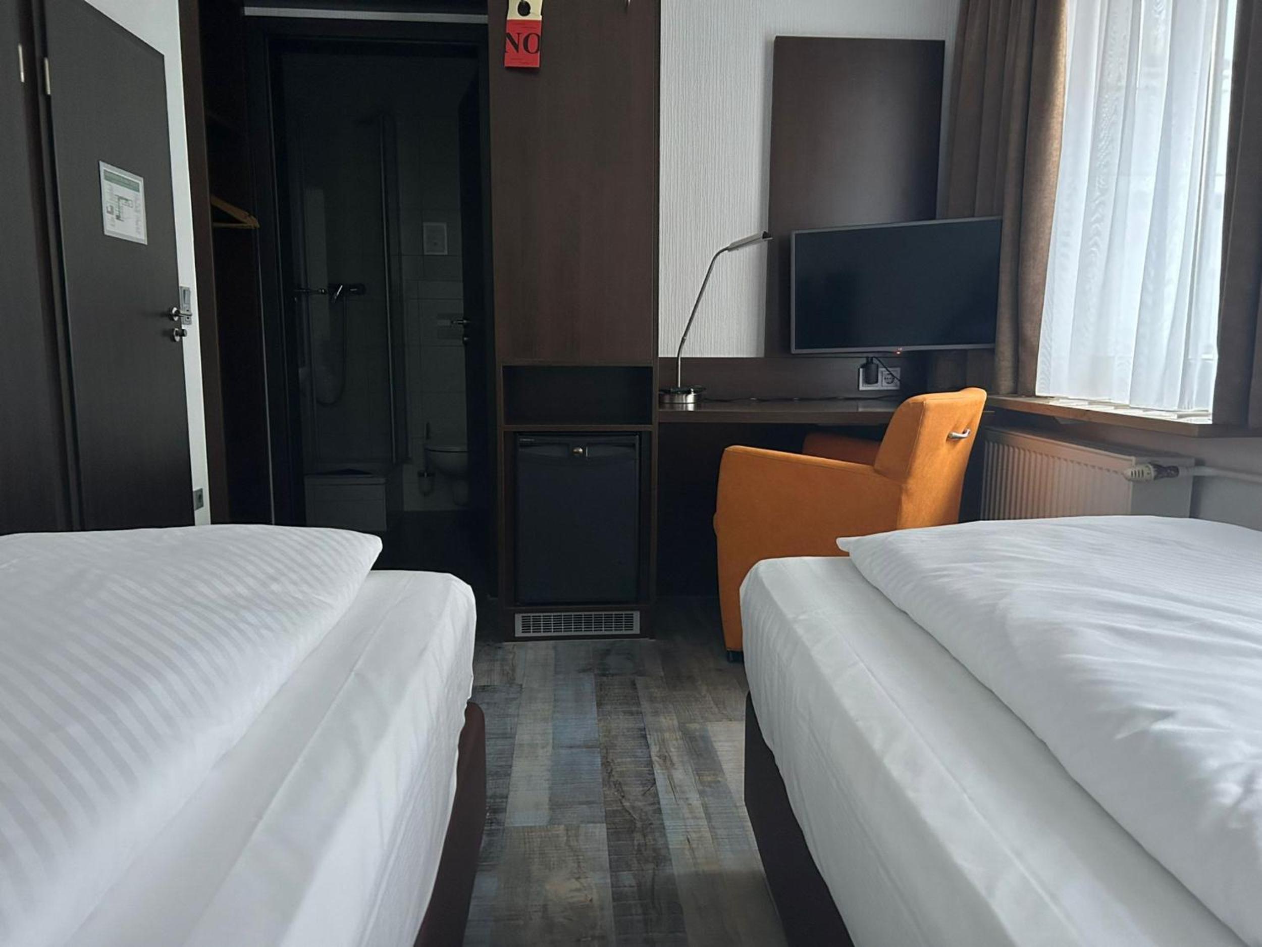 Double Room - Photo 10