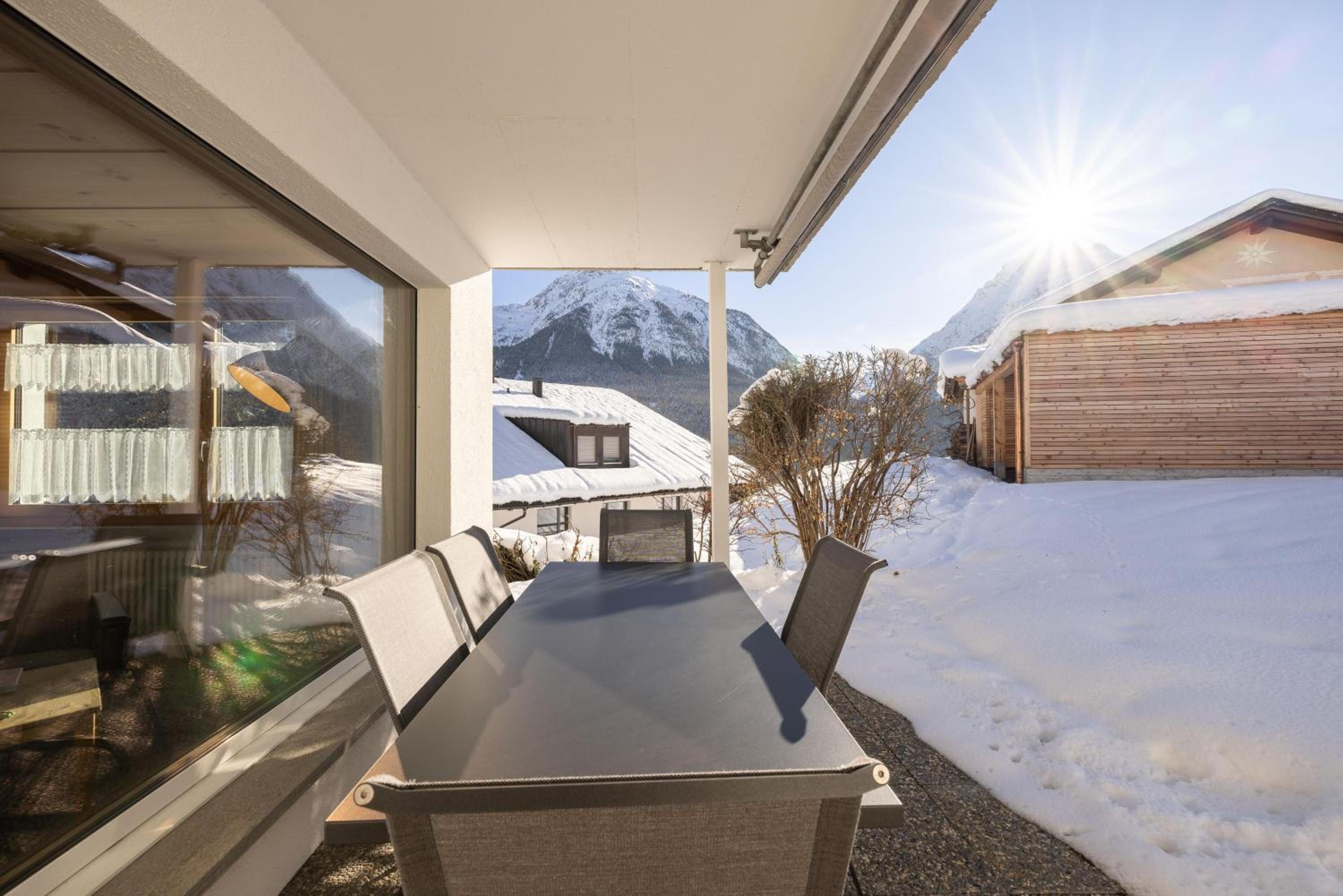 Apartment with Mountain View photo 2