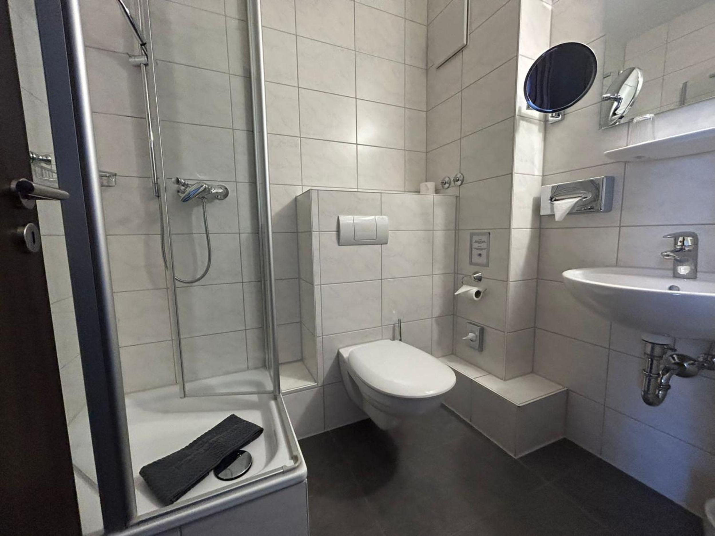 Double Room - Photo 11