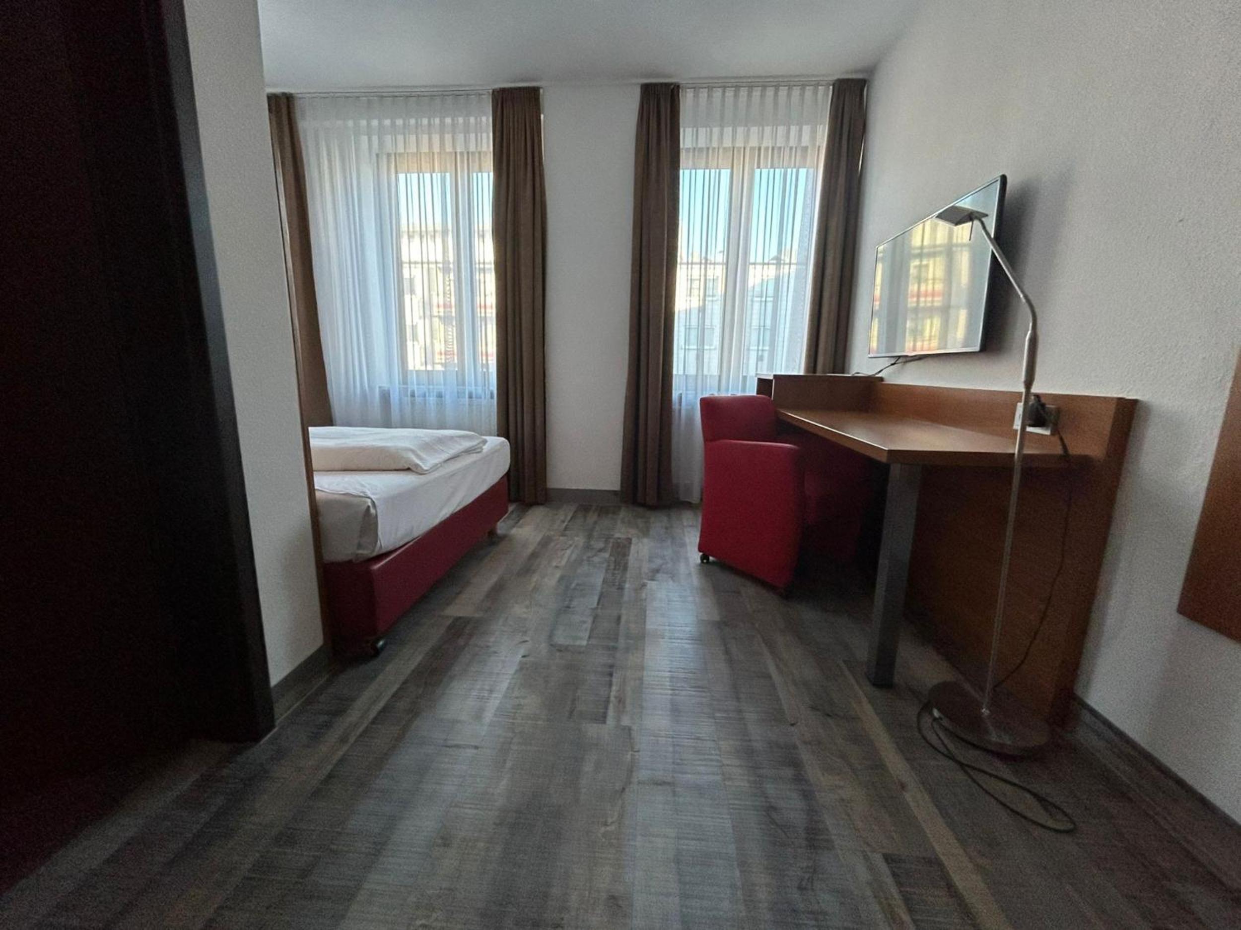 Double Room - Photo 12