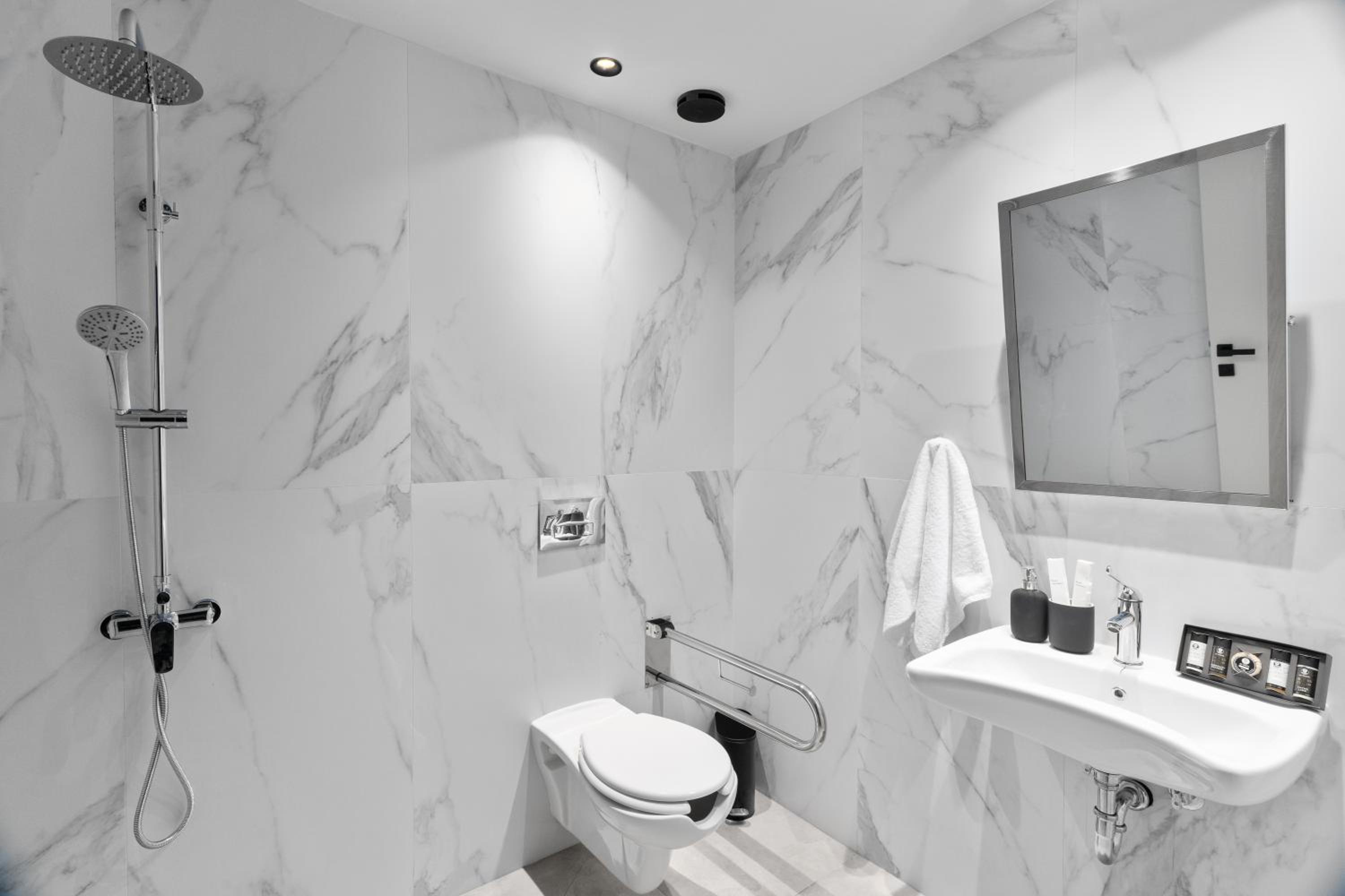 Double Room - Disability Access - Photo 2