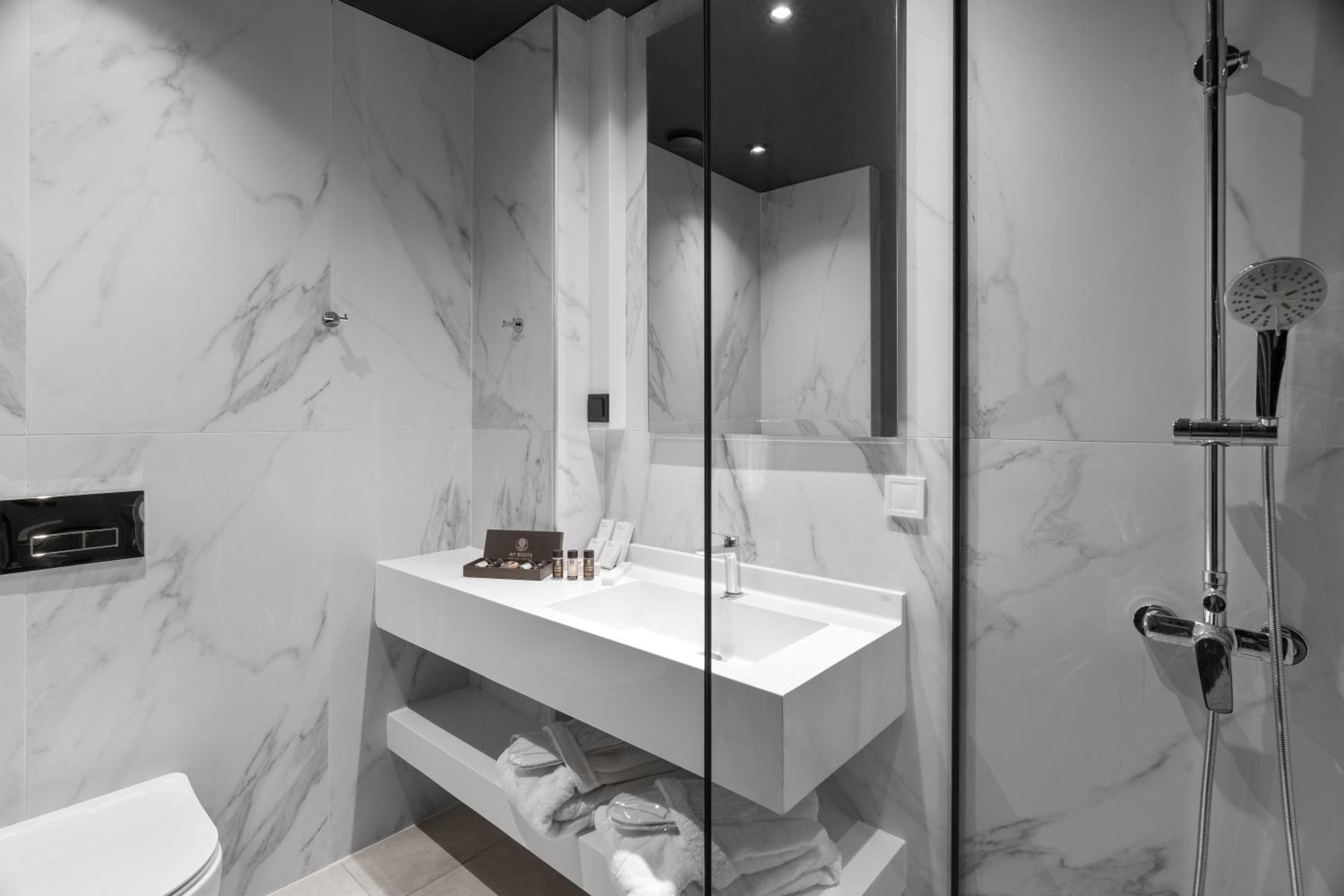 Double Room - Photo 7