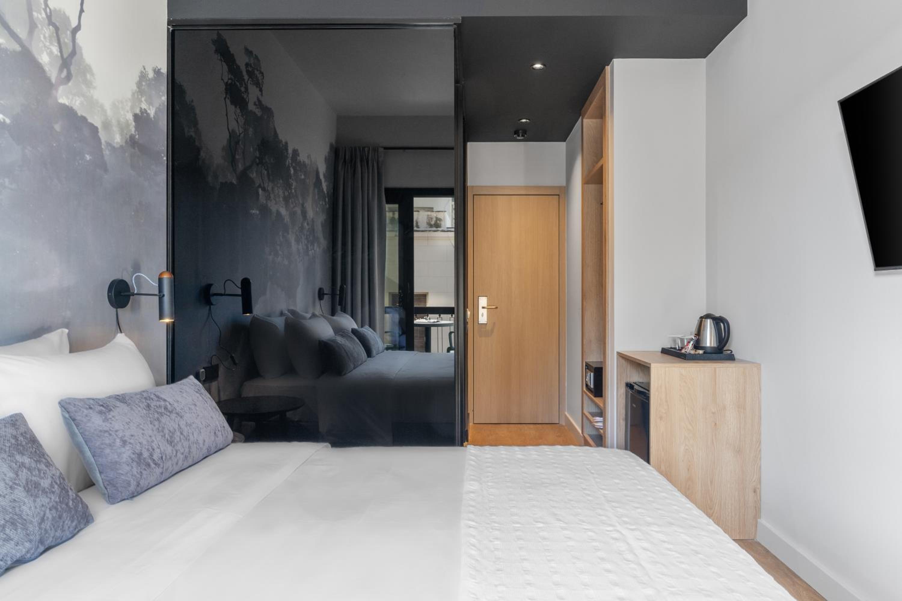 Double Room with Side Sea View - Photo 15