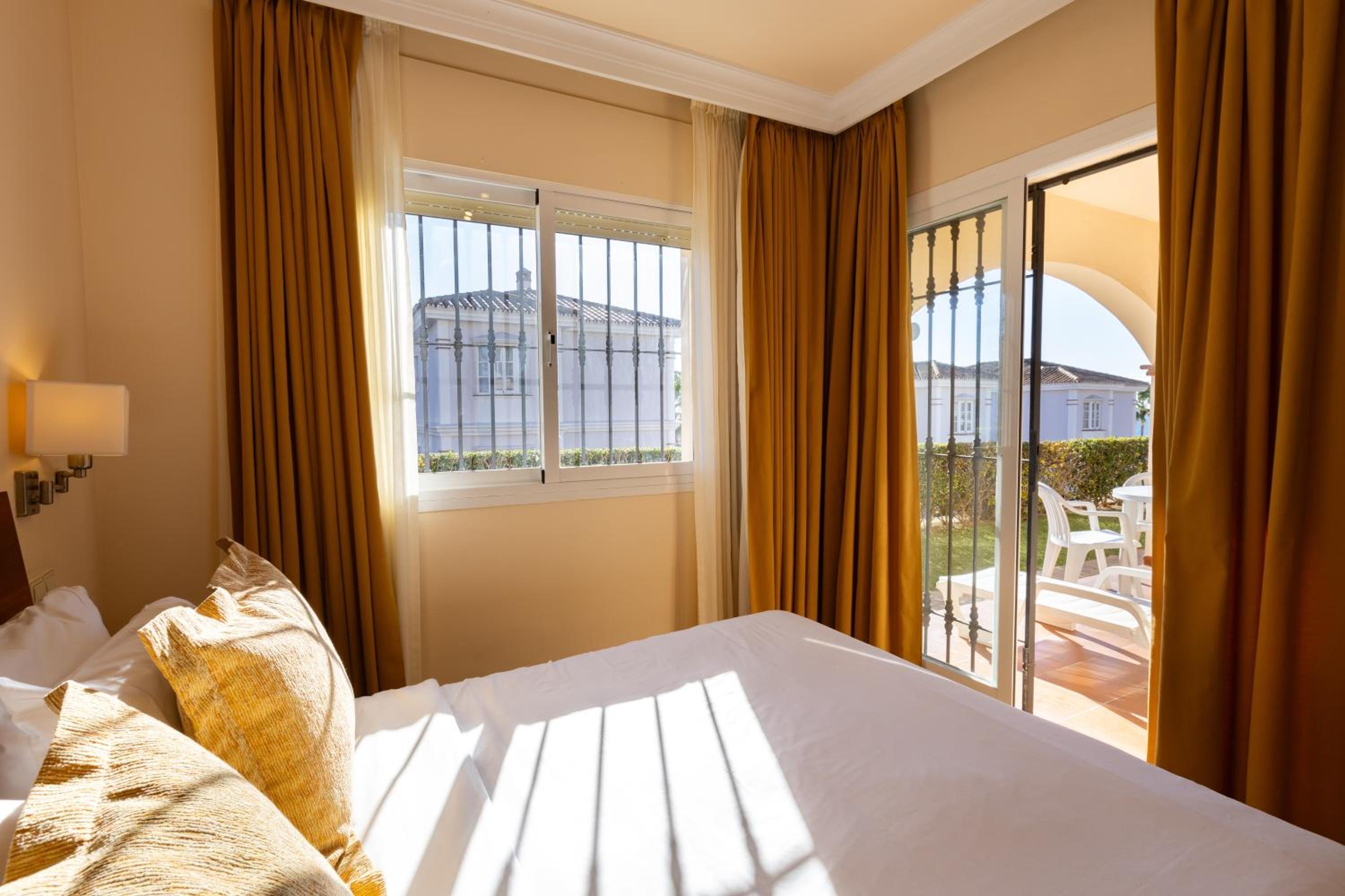 Premium One-Bedroom Apartment - Photo 4