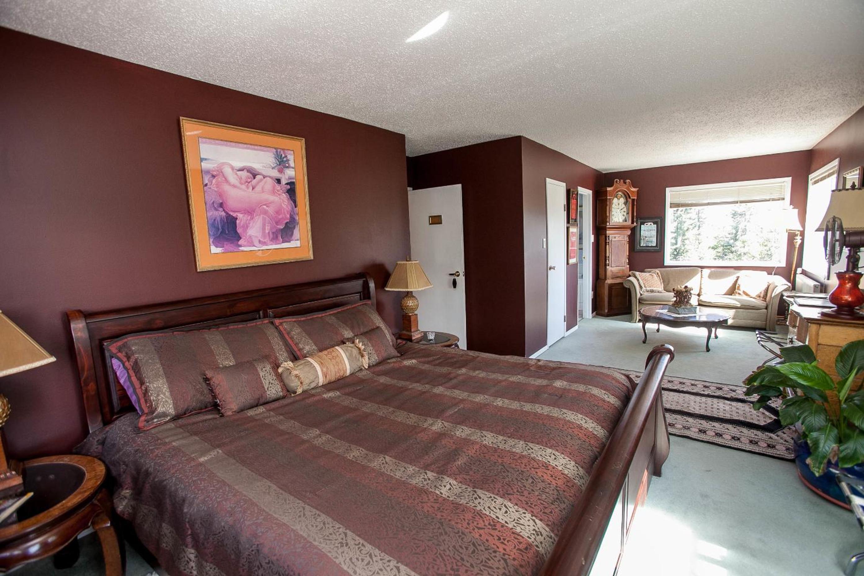 King Room with Sofa Bed photo 1
