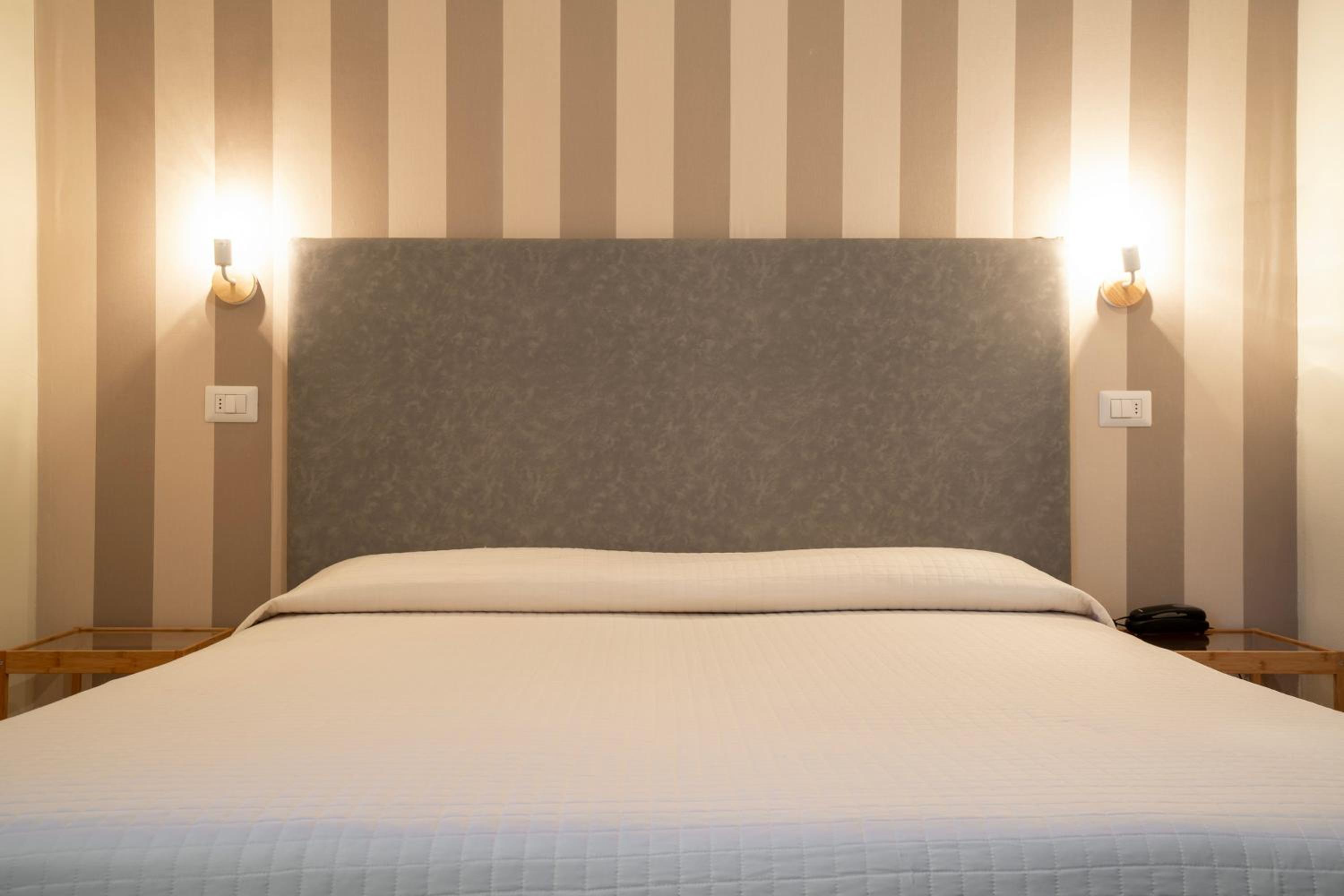 Double or Twin Room - Photo 3