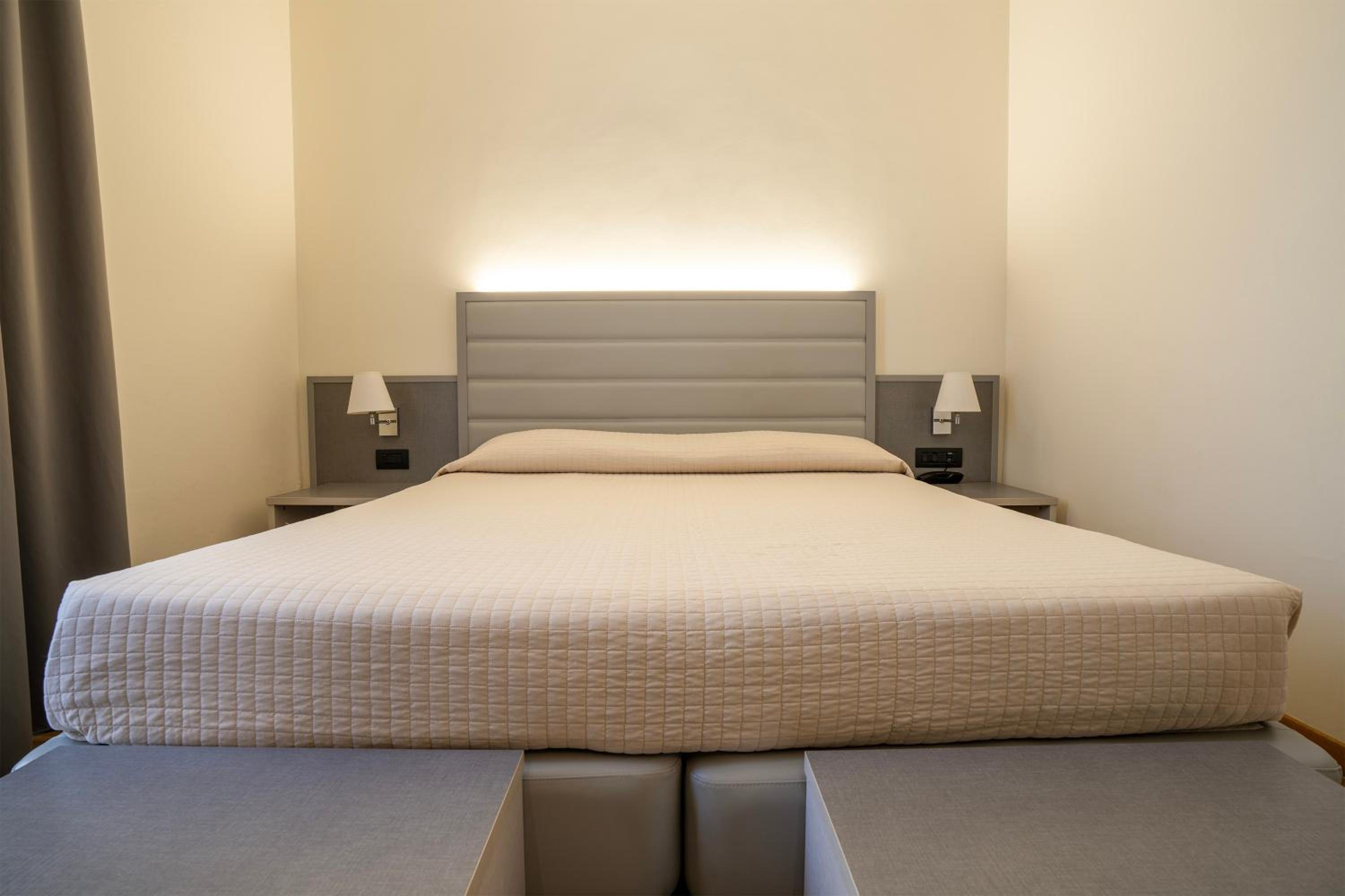 Superior Double or Twin Room - Photo 11