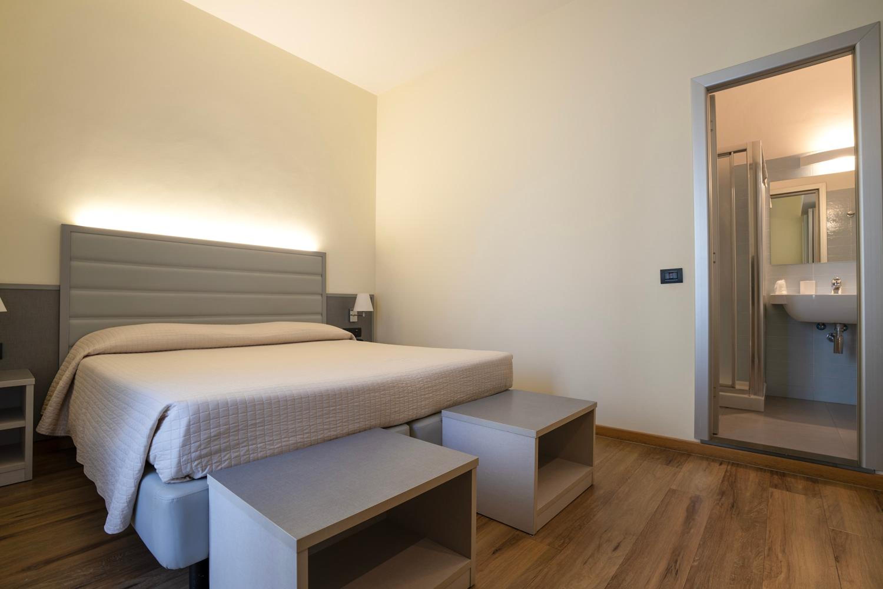 Superior Double or Twin Room - Photo 10