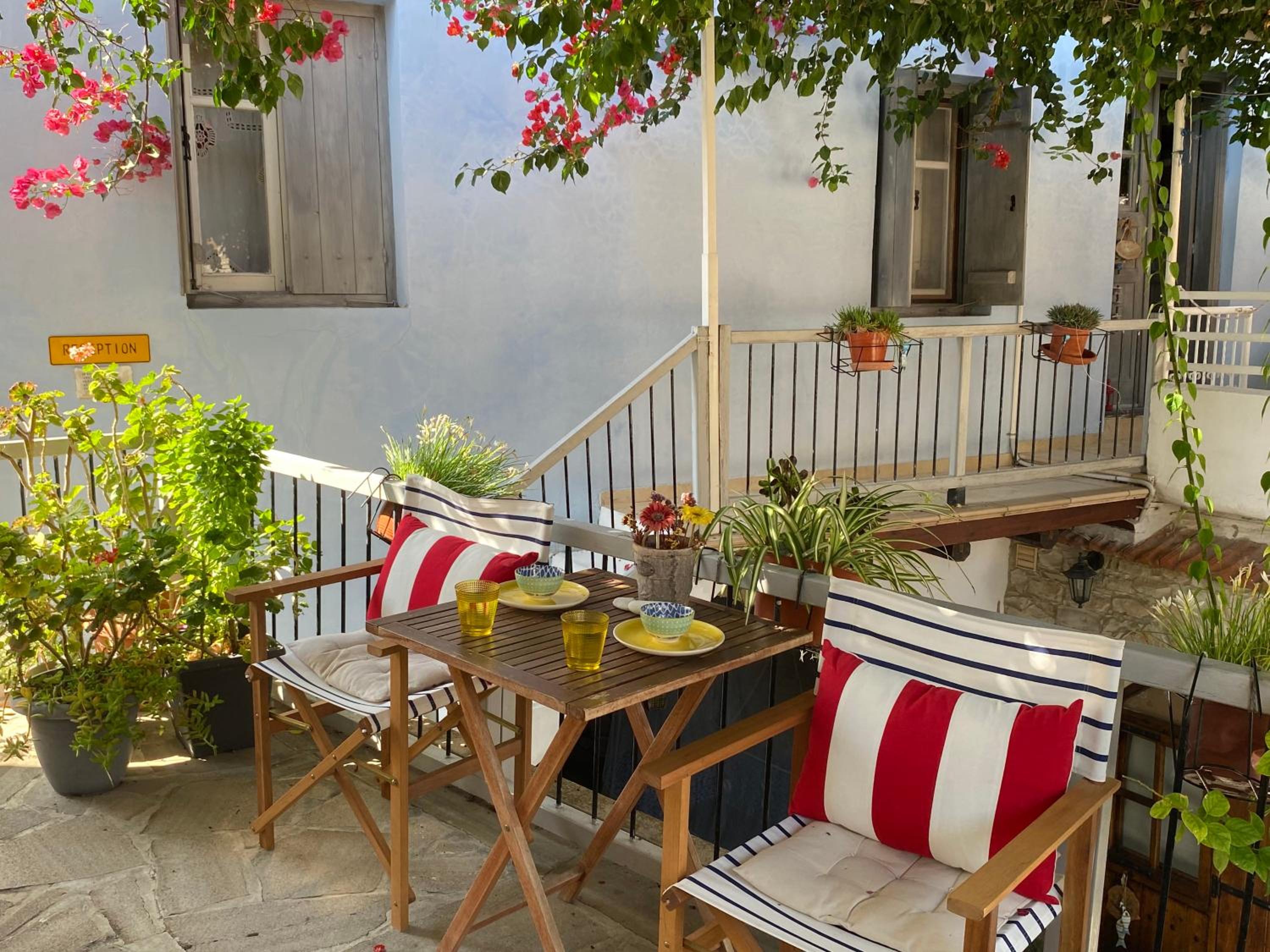 Grand Two-Bedroom Suite with Courtyard View photo 2
