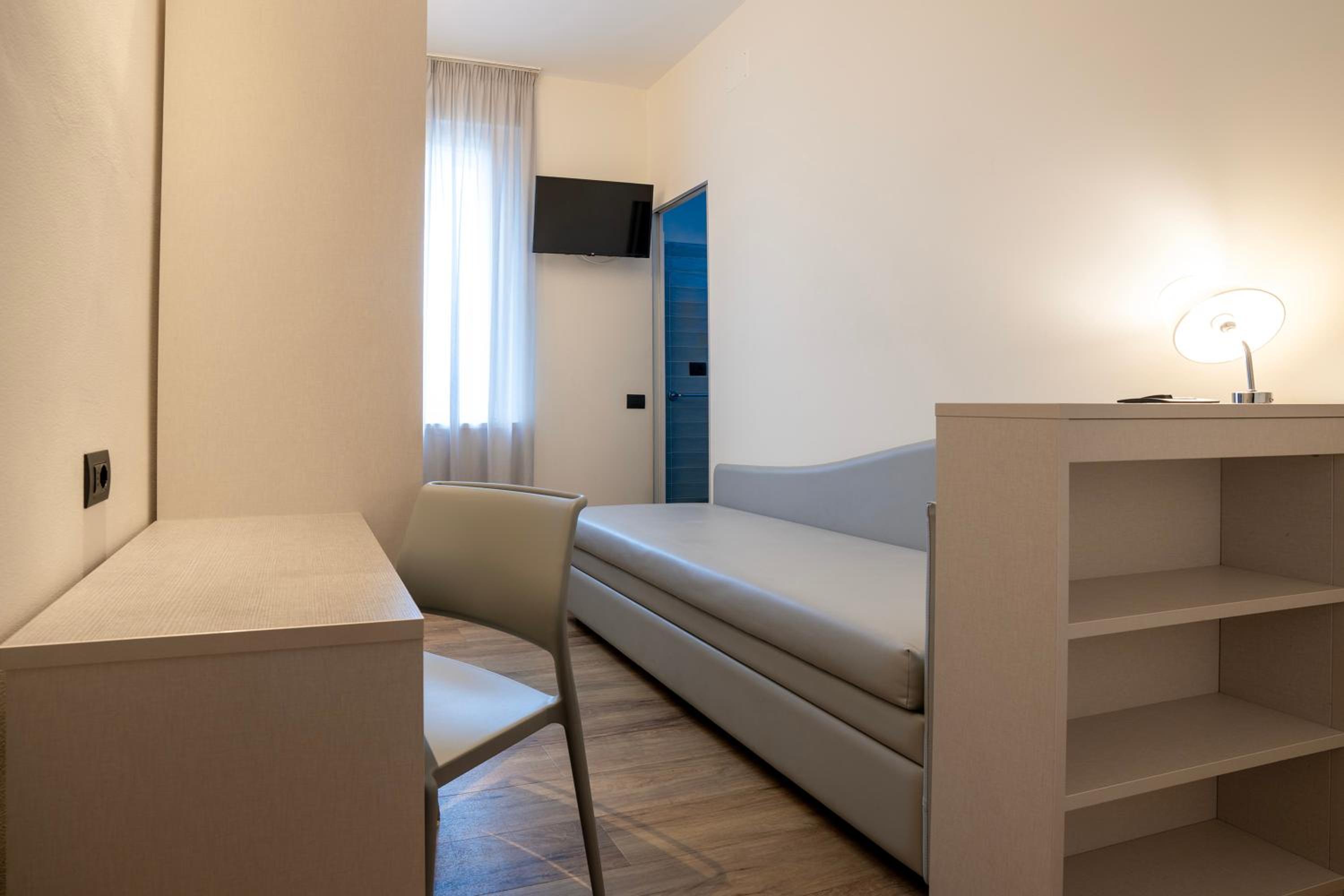 Two-Bedroom Suite - Photo 6