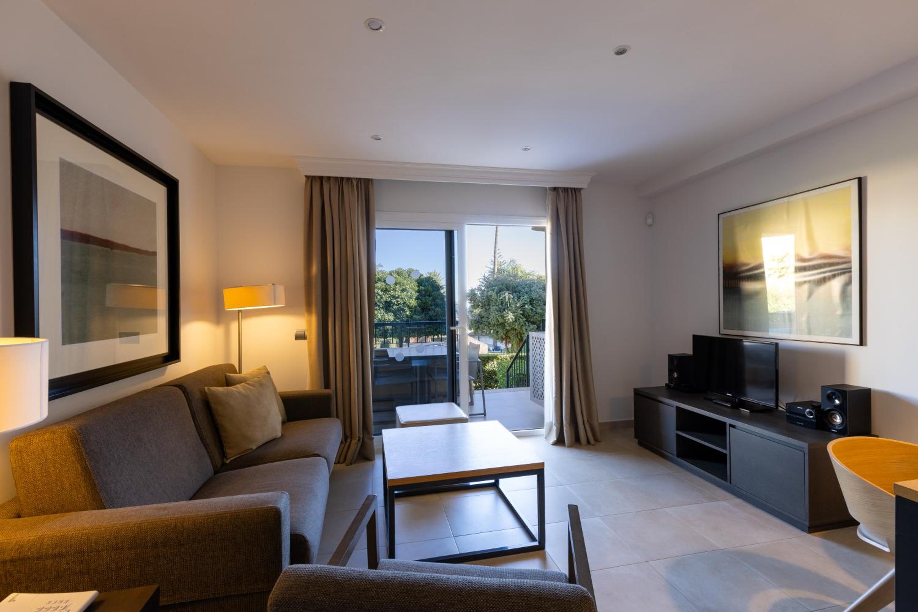 Superior Plus One Bedroom Apartment - Photo 7