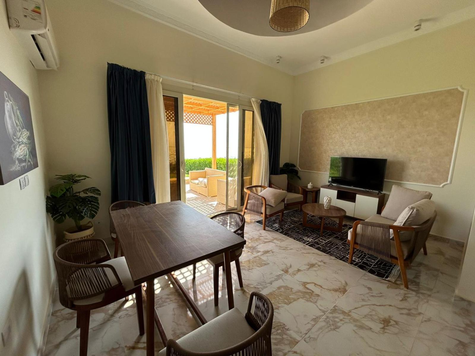 Luxury Suite with panoramic Front Lake View - Photo 7