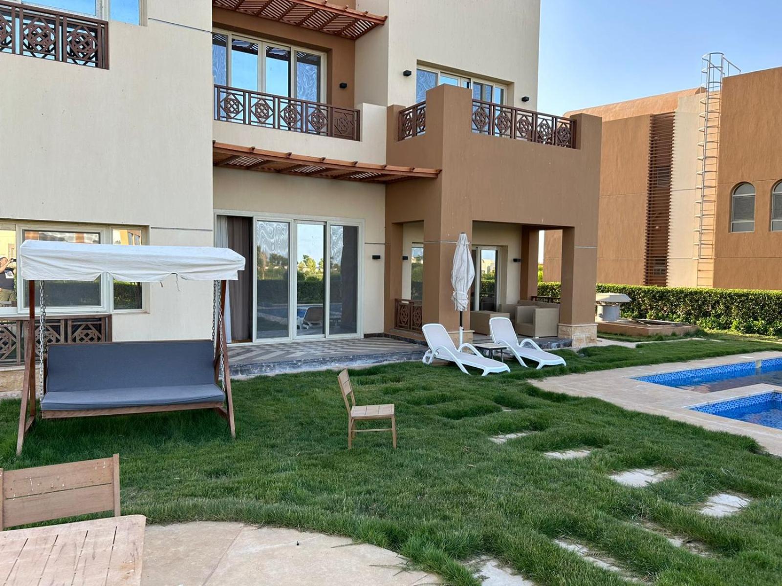 Villa Room Panoramic Front Lake & Pool View - Photo 4