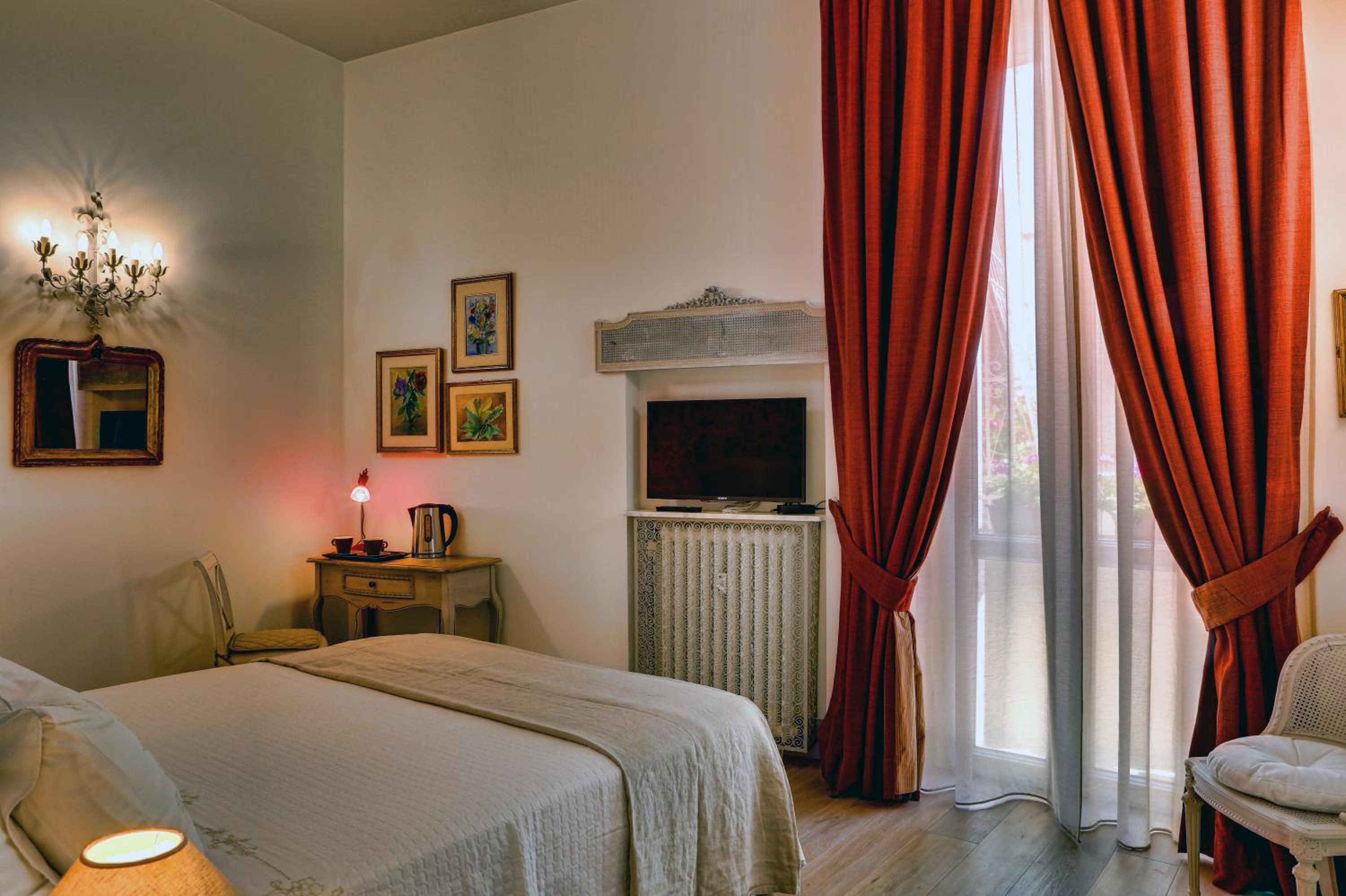 Deluxe Double or Twin Room photo 3
