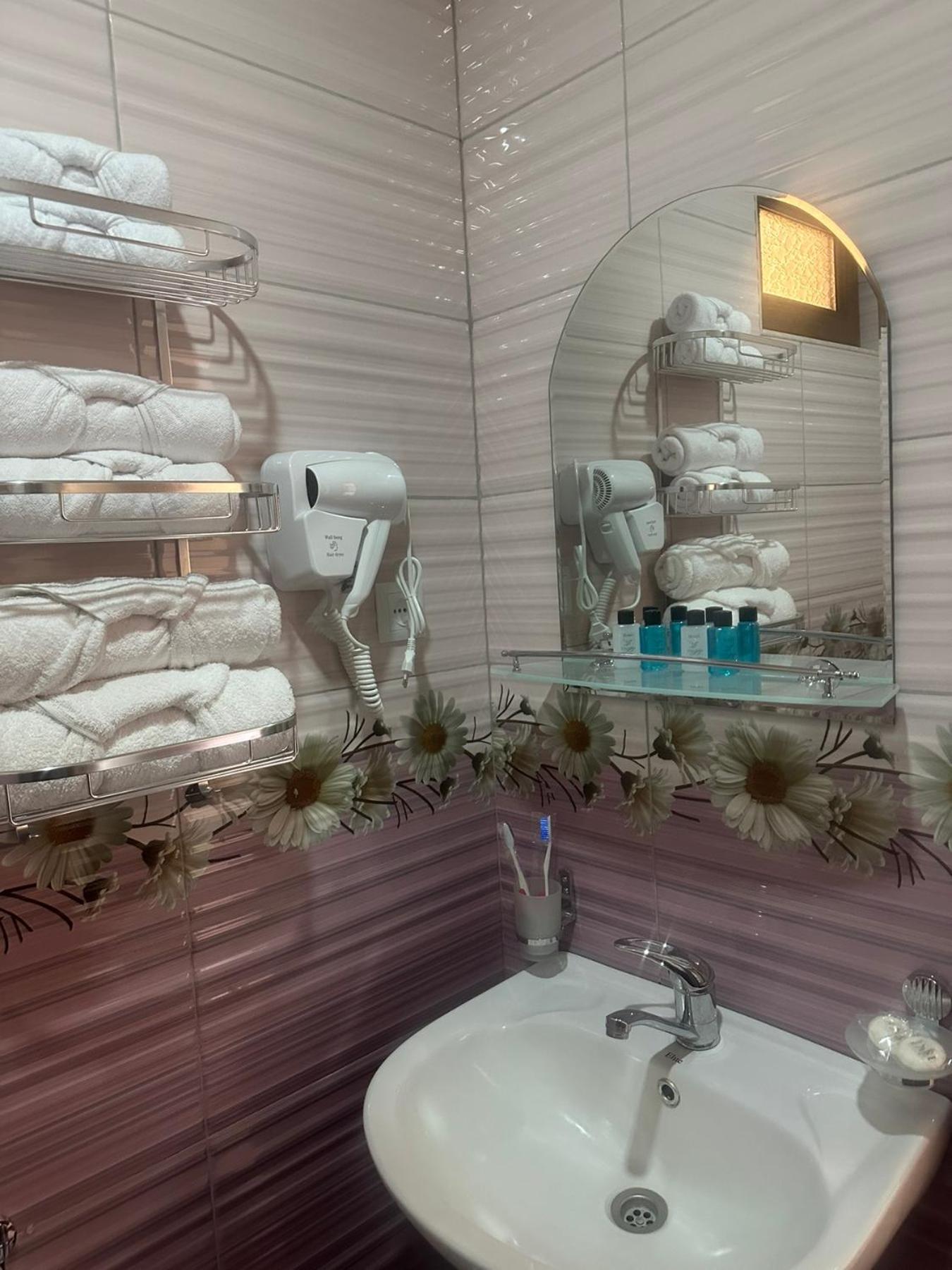 Twin Room with Shower photo 1