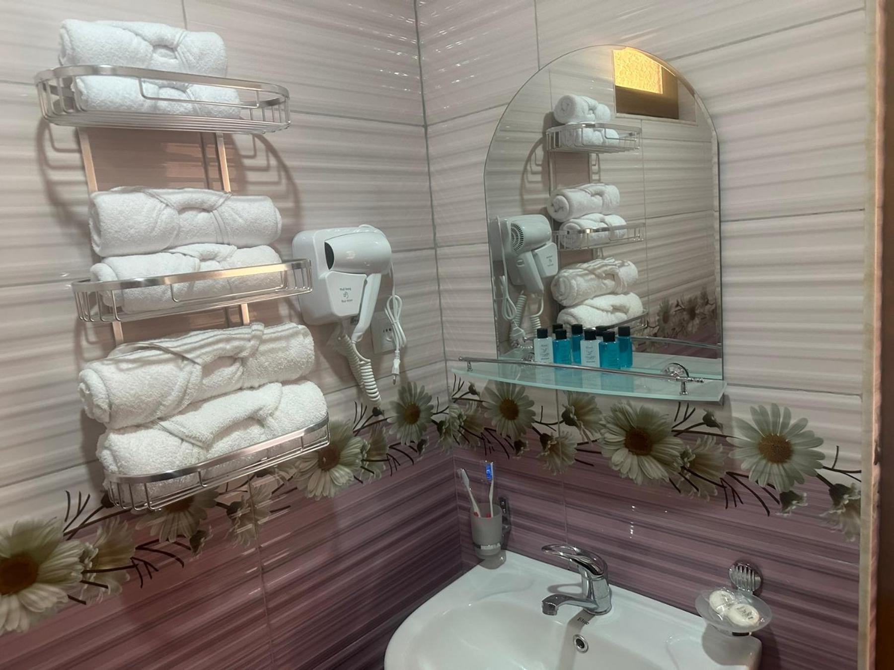 Twin Room with Shower photo 3
