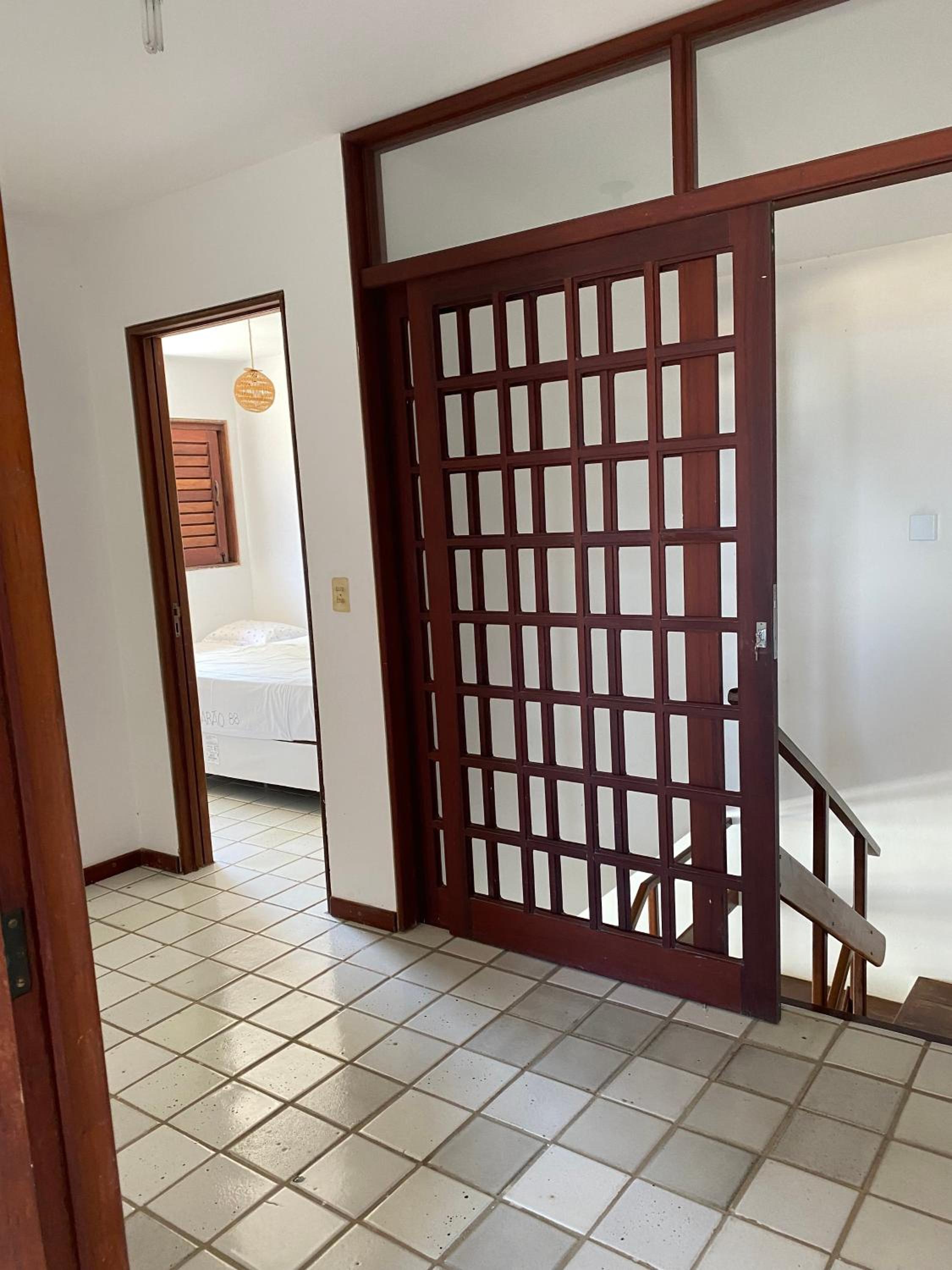 Six-Bedroom House photo 1