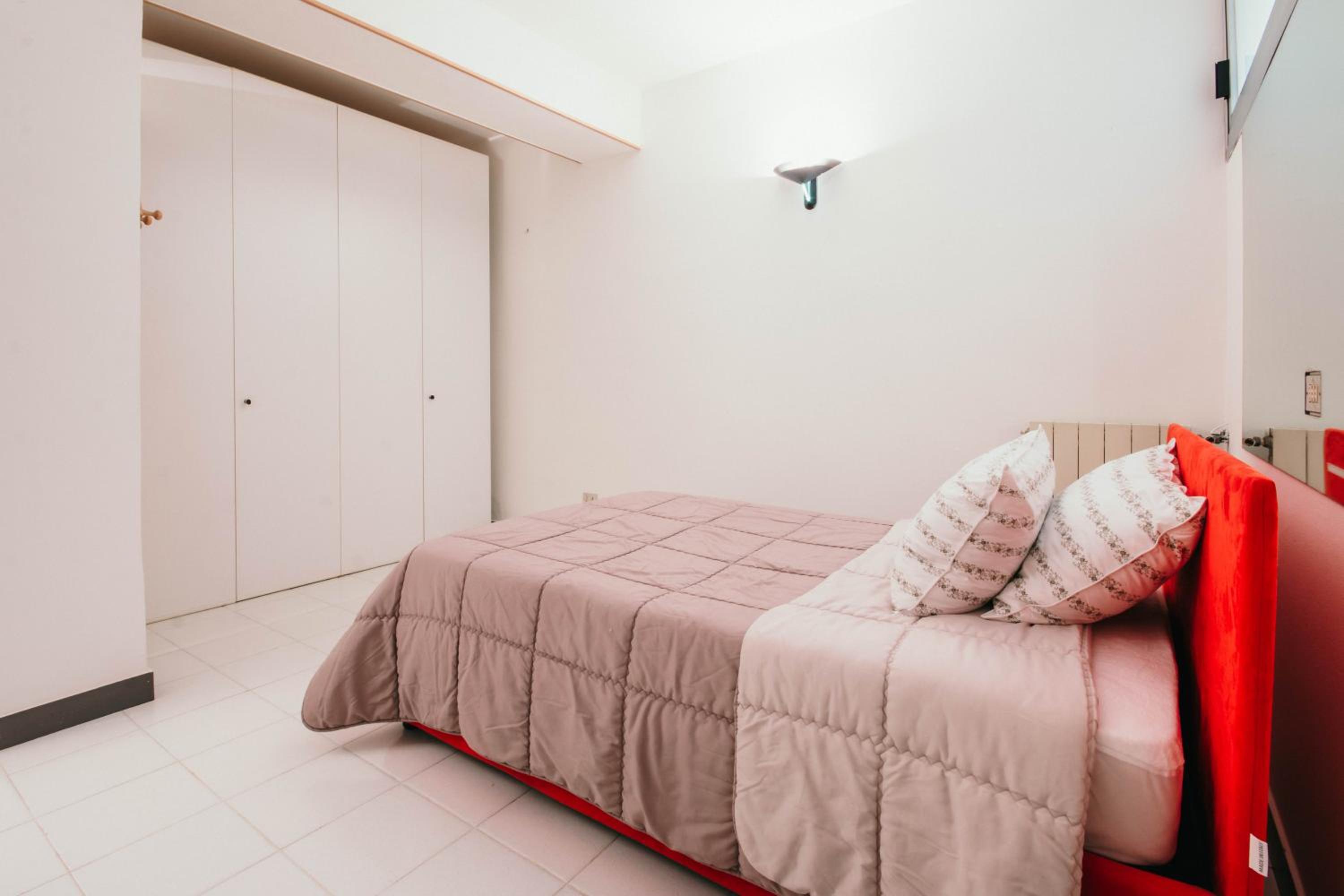 One-Bedroom Apartment photo 3