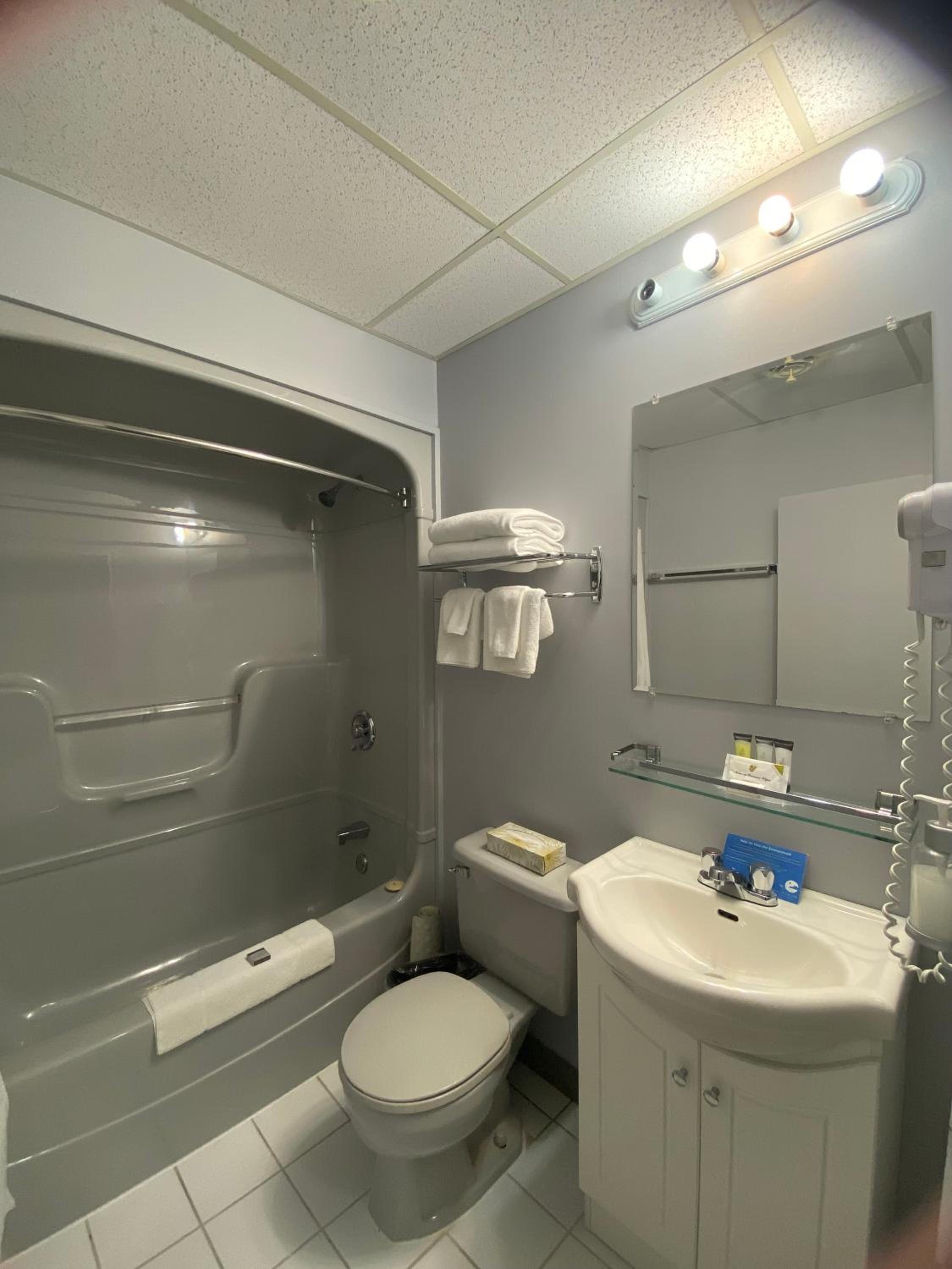 Queen Room - Disability Access photo 2