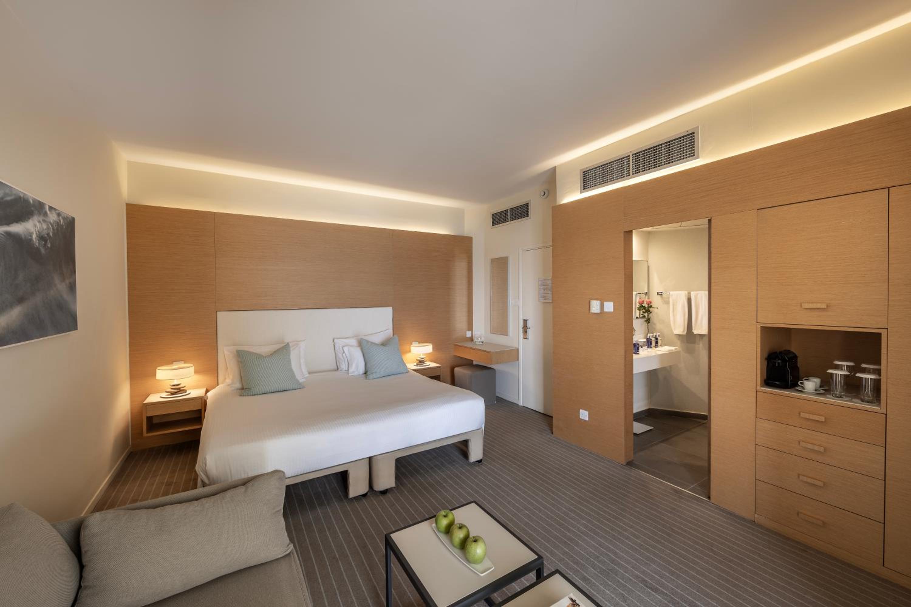 Deluxe Room with Sea View - Photo 1