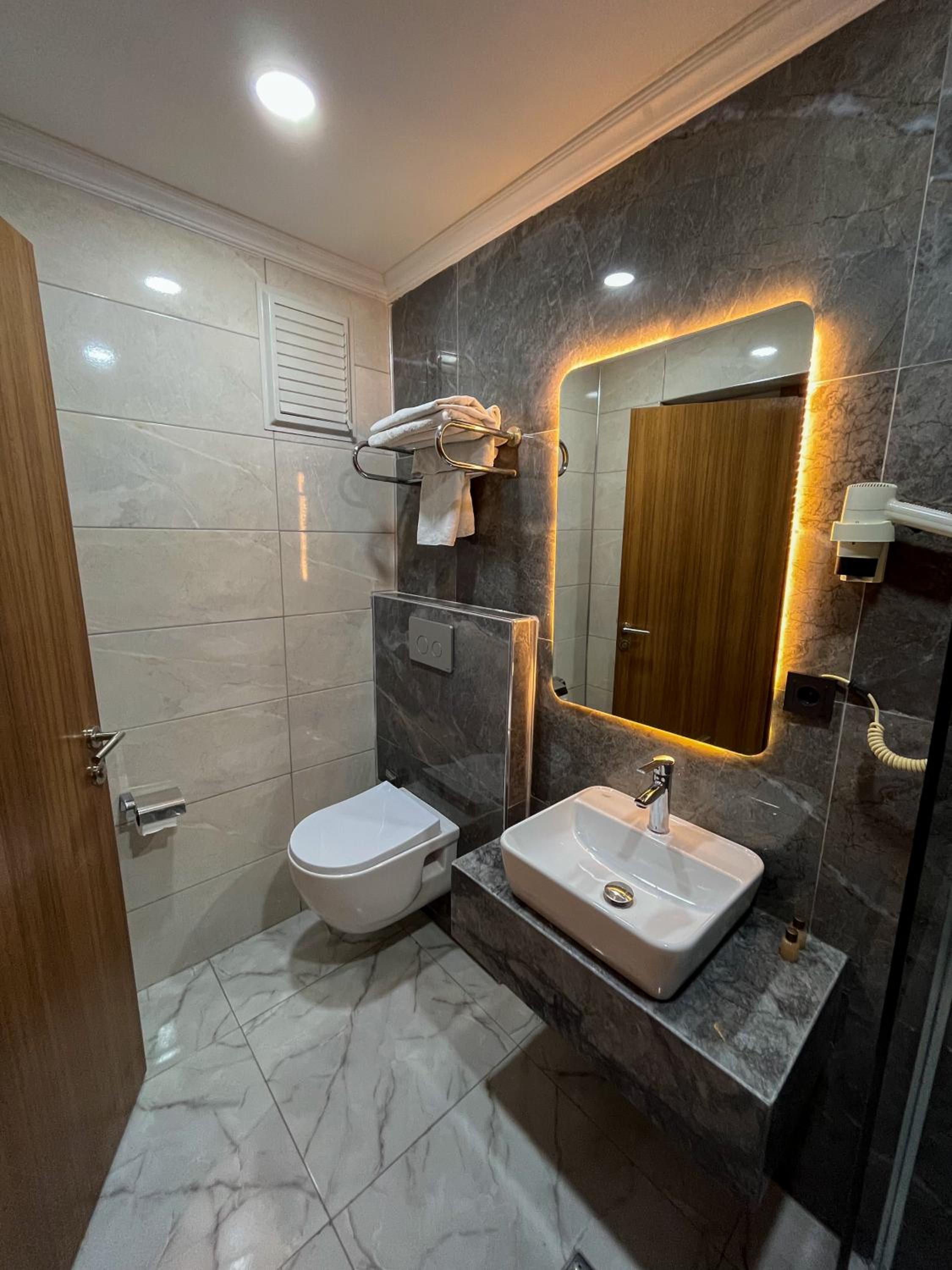 Double Room - Photo 5
