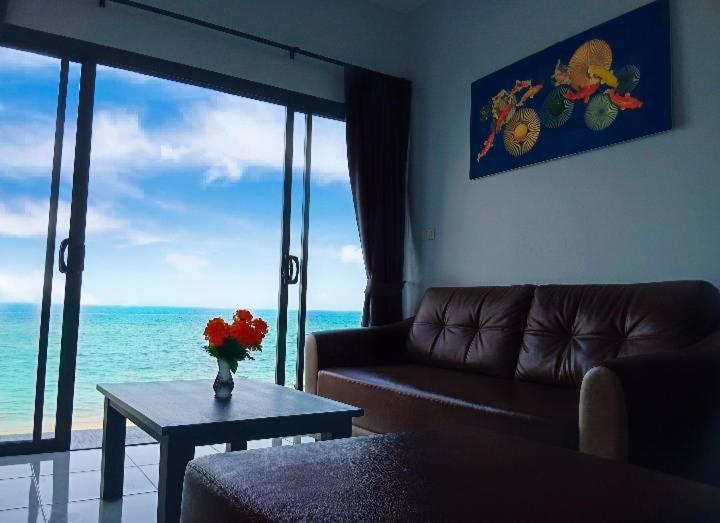 Two-Bedroom Beachfront Villa - Photo 11