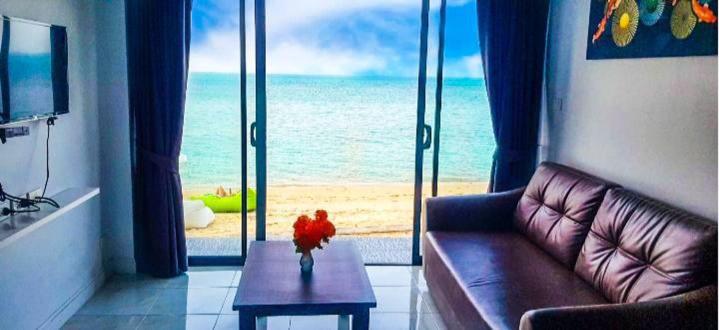 Two-Bedroom Beachfront Villa - Photo 3