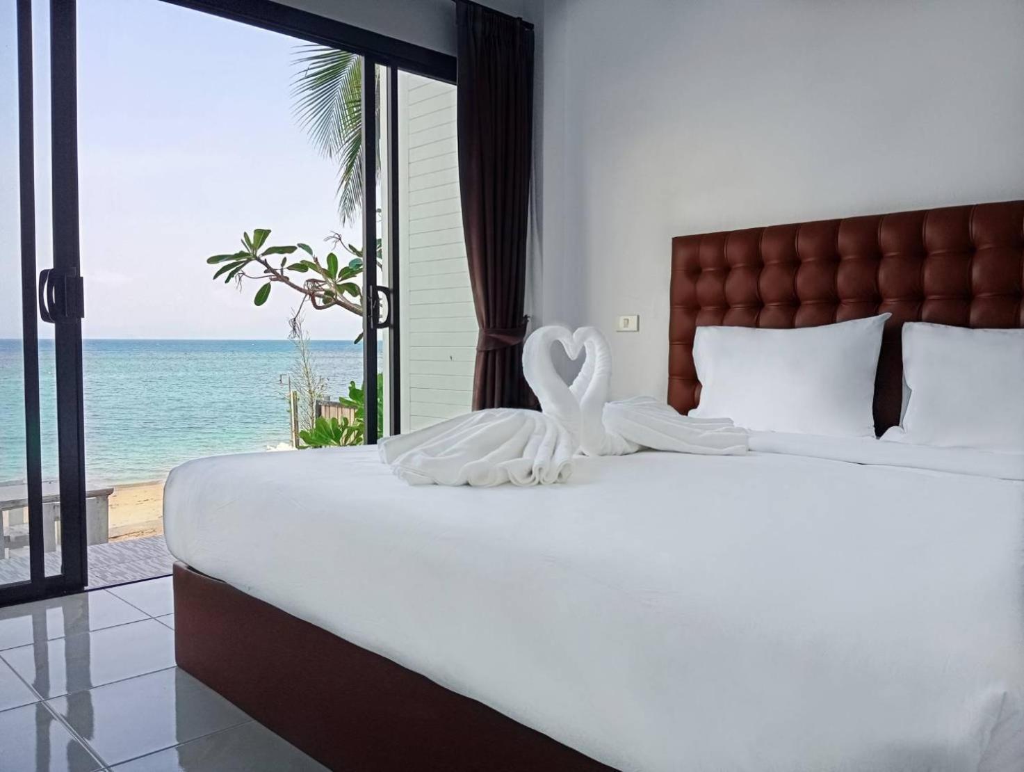 Two-Bedroom Beachfront Villa - Photo 1