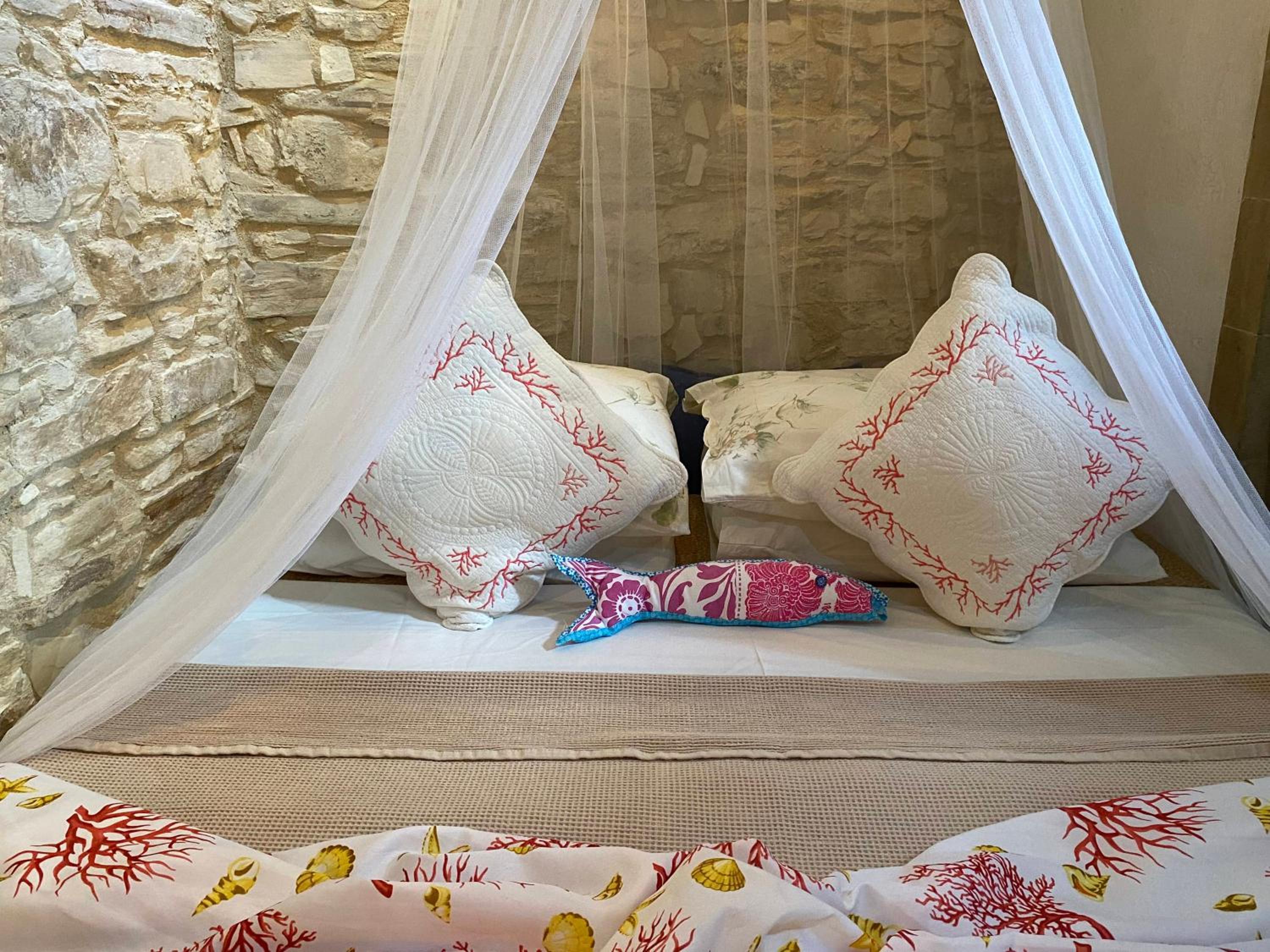 Small Double Room with Courtyard View photo 3