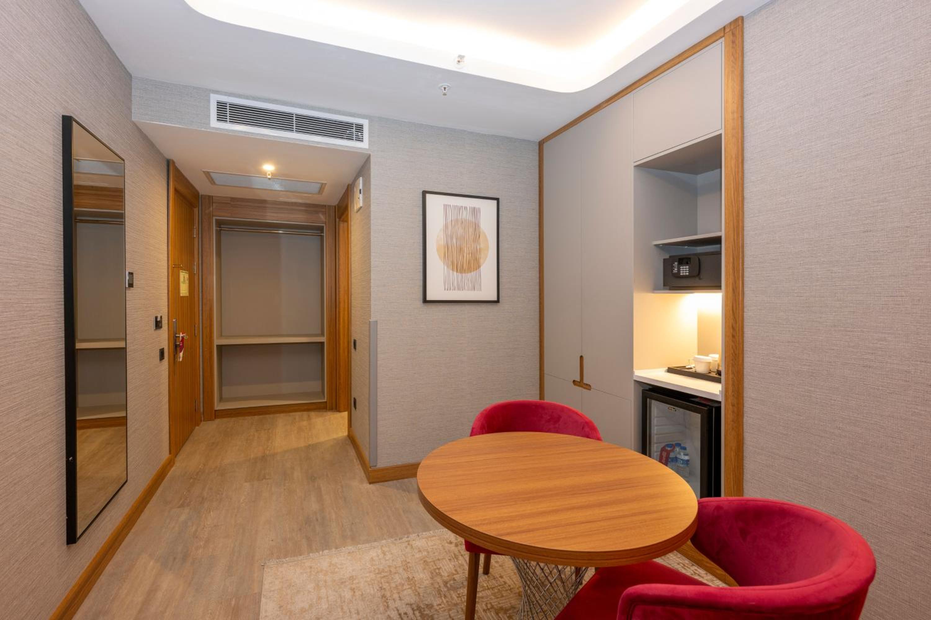 Superior Room thumbnail 5