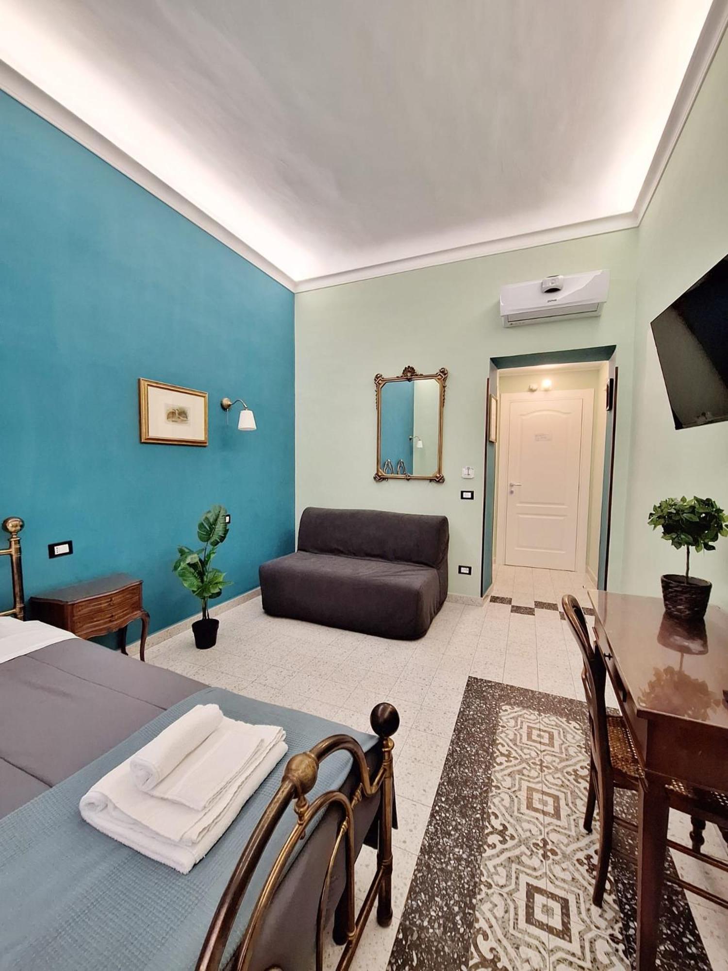 Large Double Room photo 2