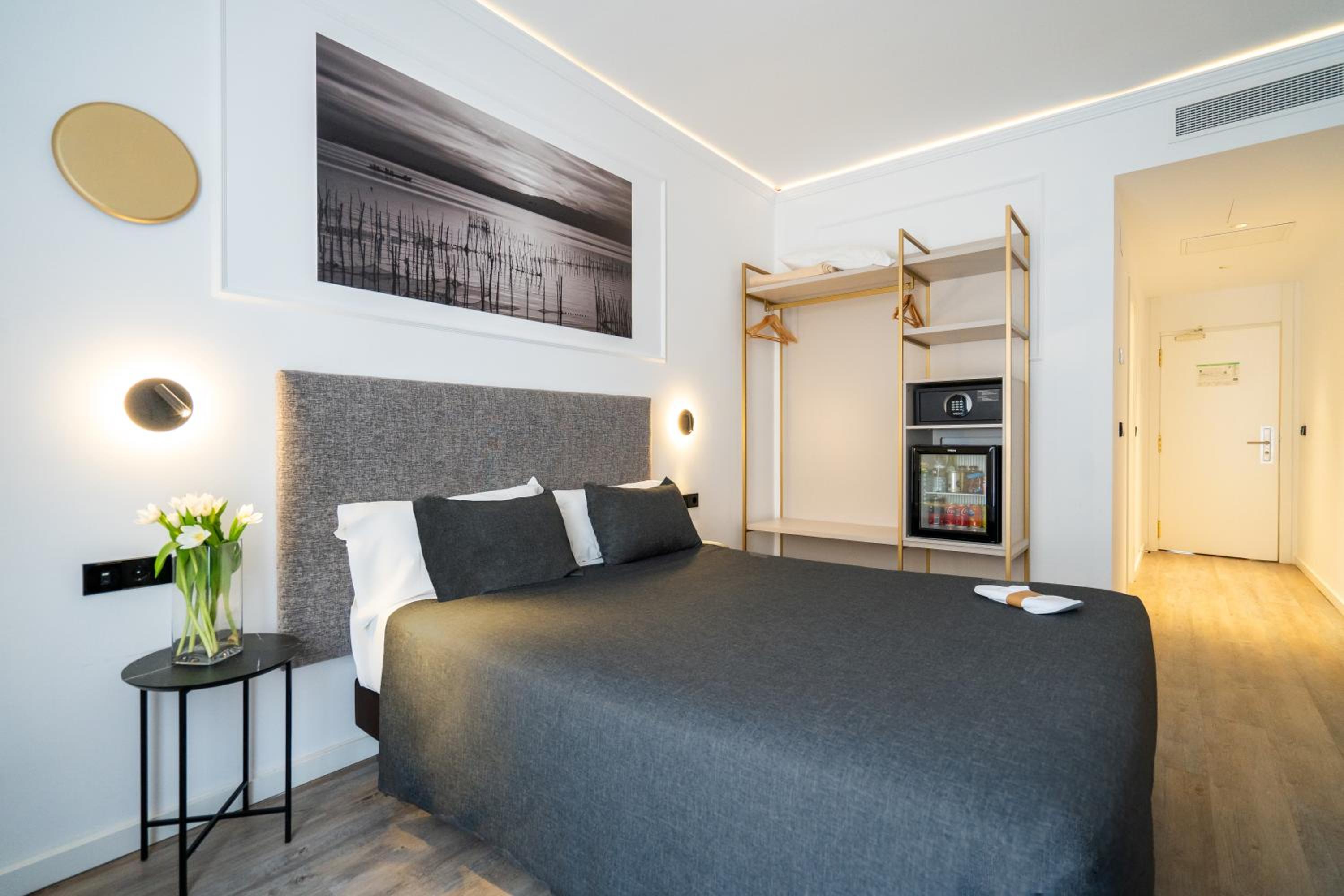 Standard Single Room thumbnail 5