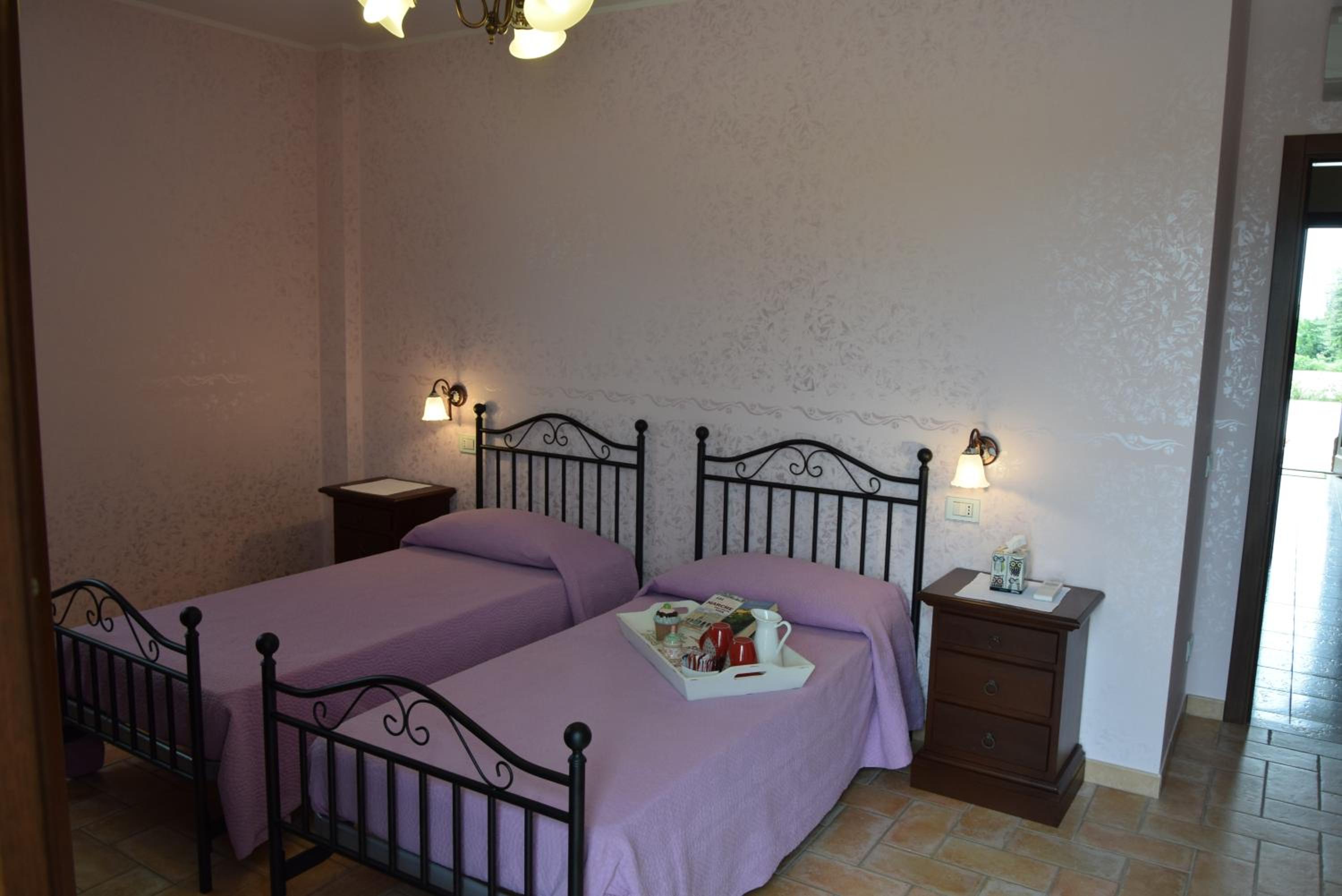 Twin Room with Private Bathroom - Photo 3